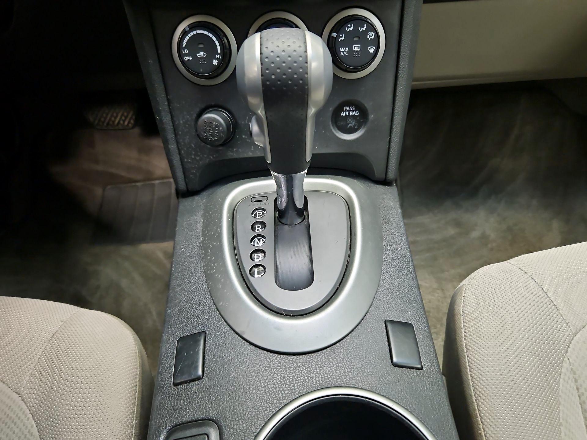 Thumbnail: 2015 Nissan Rogue - 17