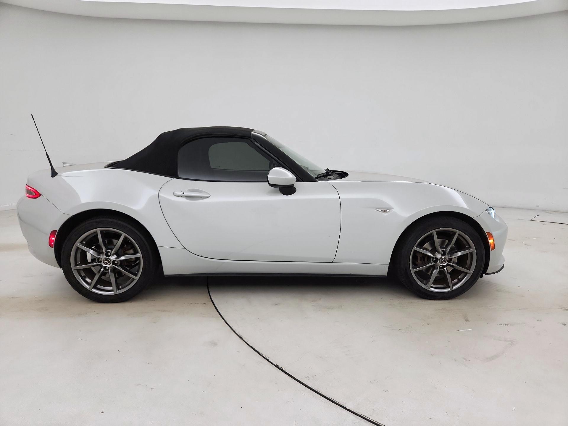 Thumbnail: 2016 Mazda MX-5 Miata - 4
