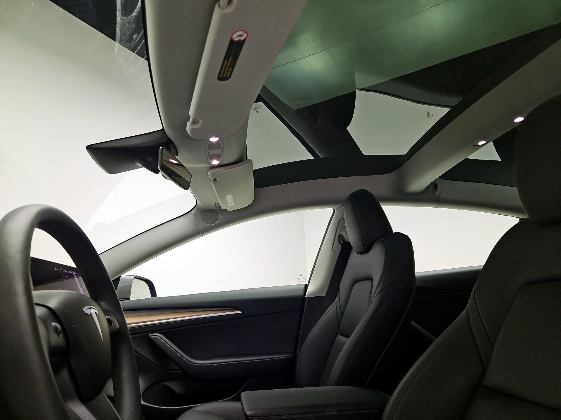 Thumbnail: 2023 Tesla Model 3 - 19