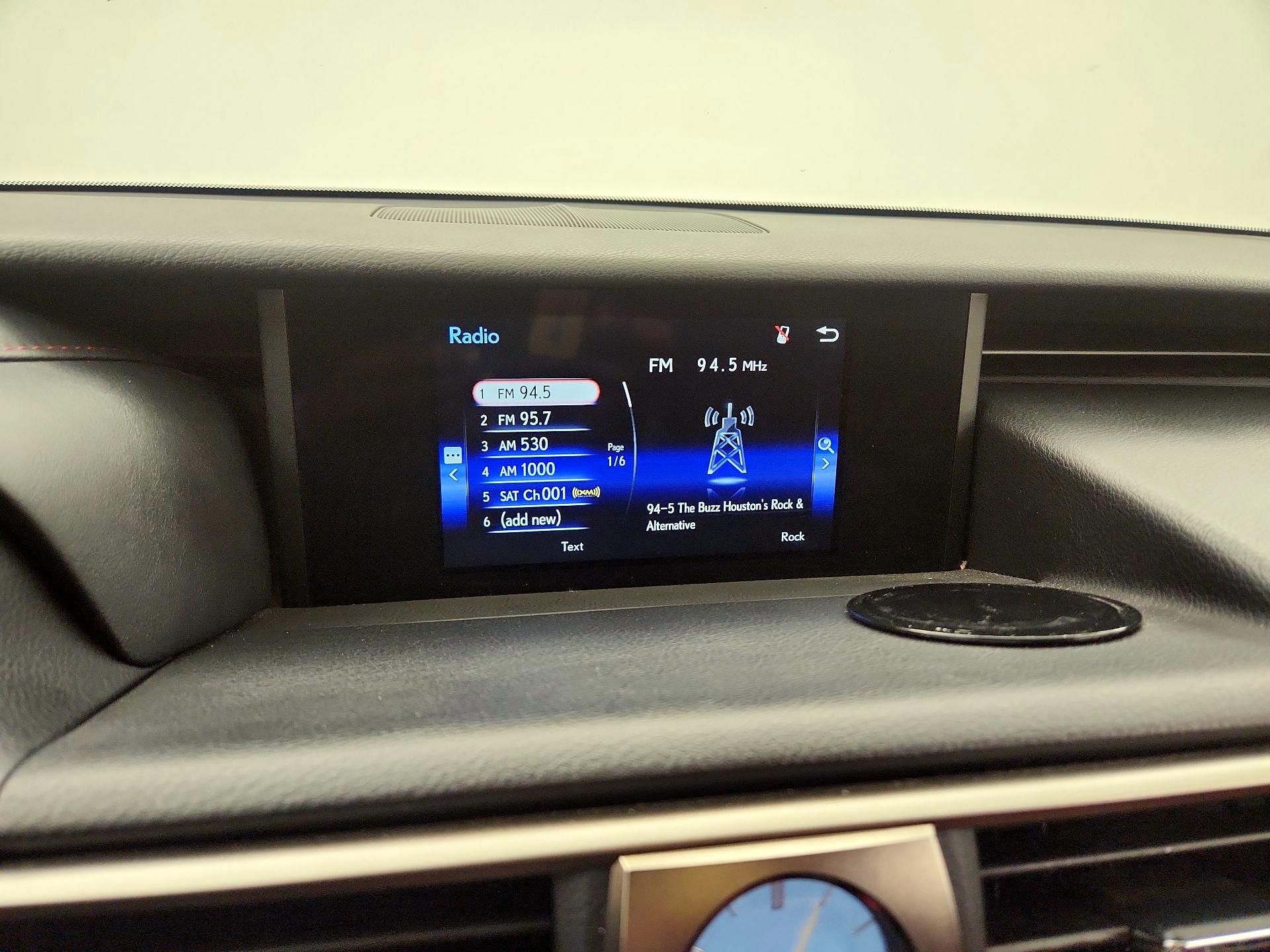 Thumbnail: 2019 Lexus IS - 15