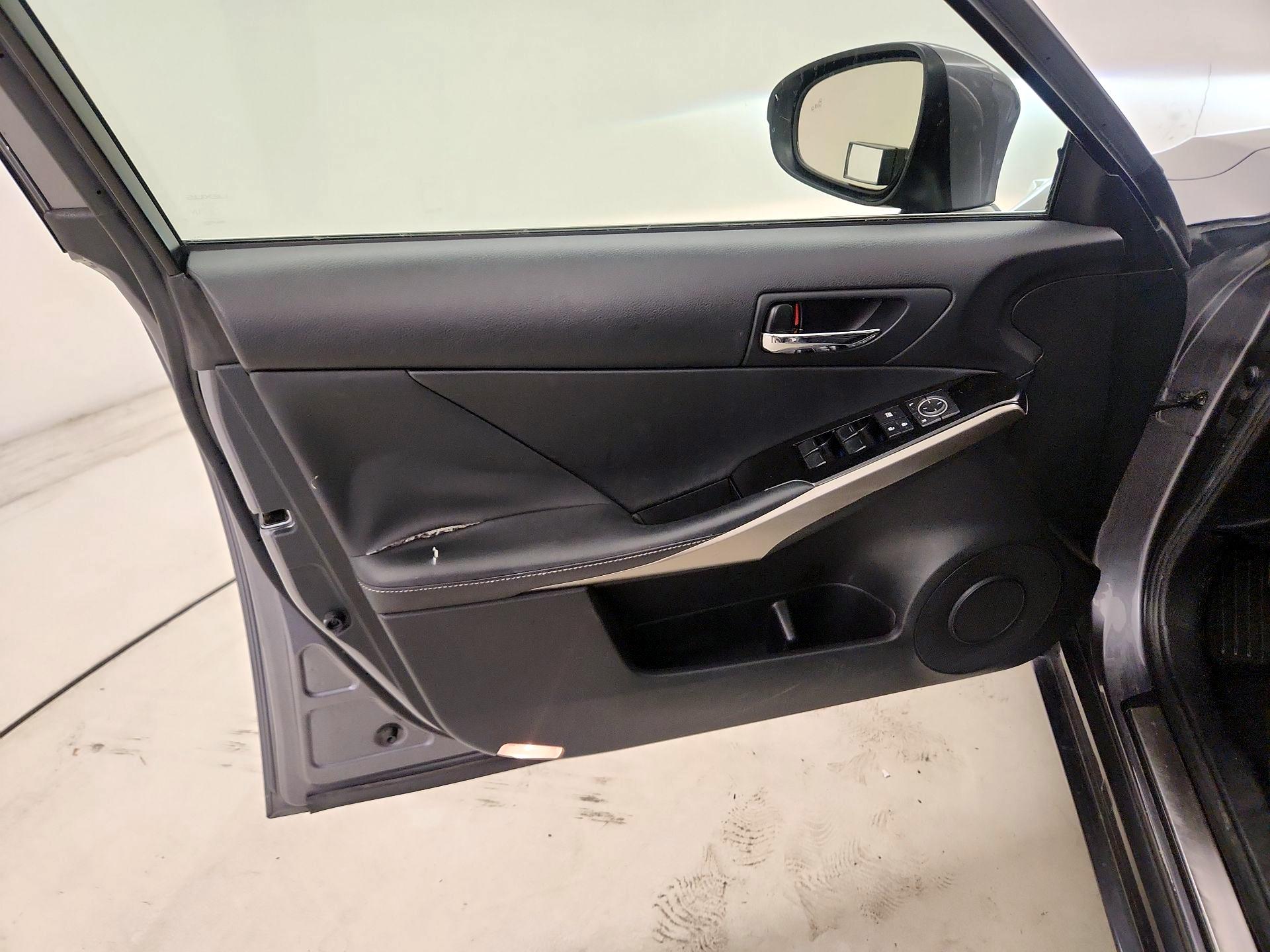 Thumbnail: 2014 Lexus IS - 12