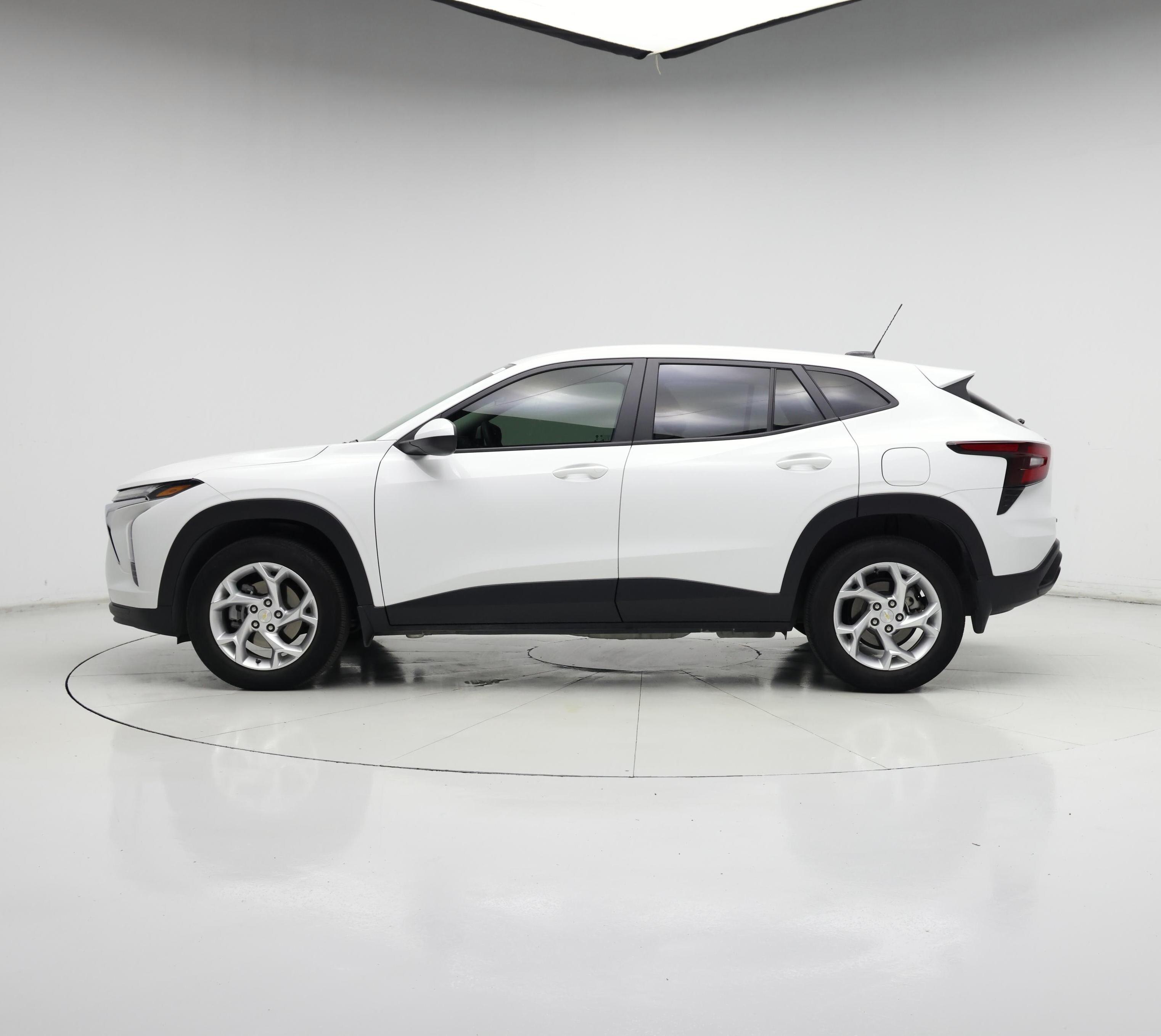 Thumbnail: 2024 Chevrolet Trax - 3