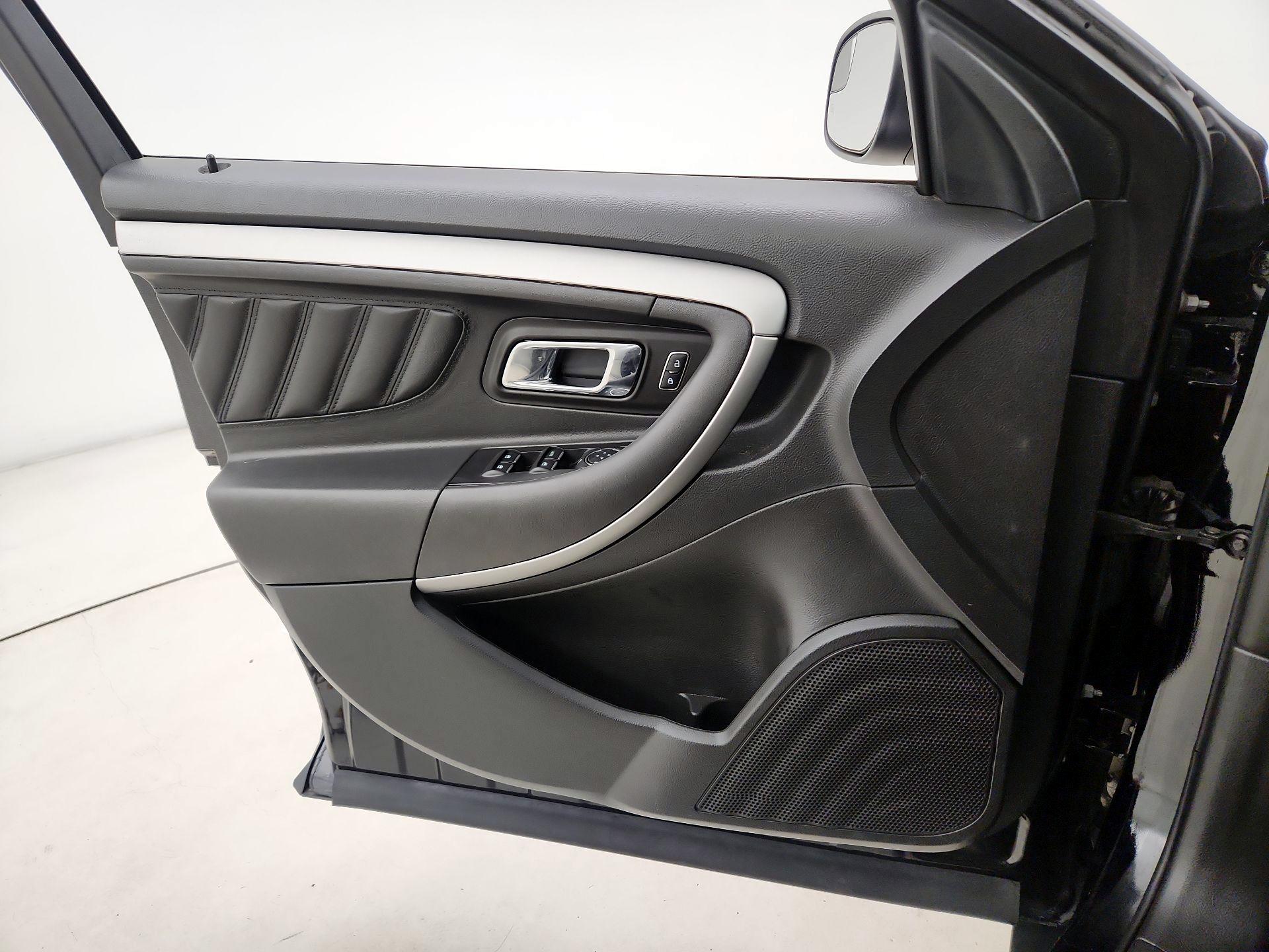 Thumbnail: 2018 Ford Taurus - 12