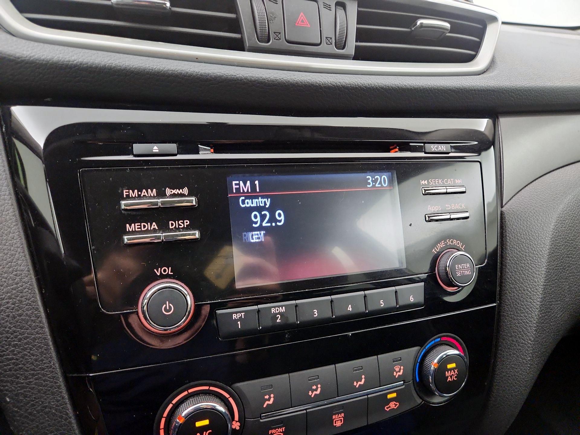 Thumbnail: 2016 Nissan Rogue - 15