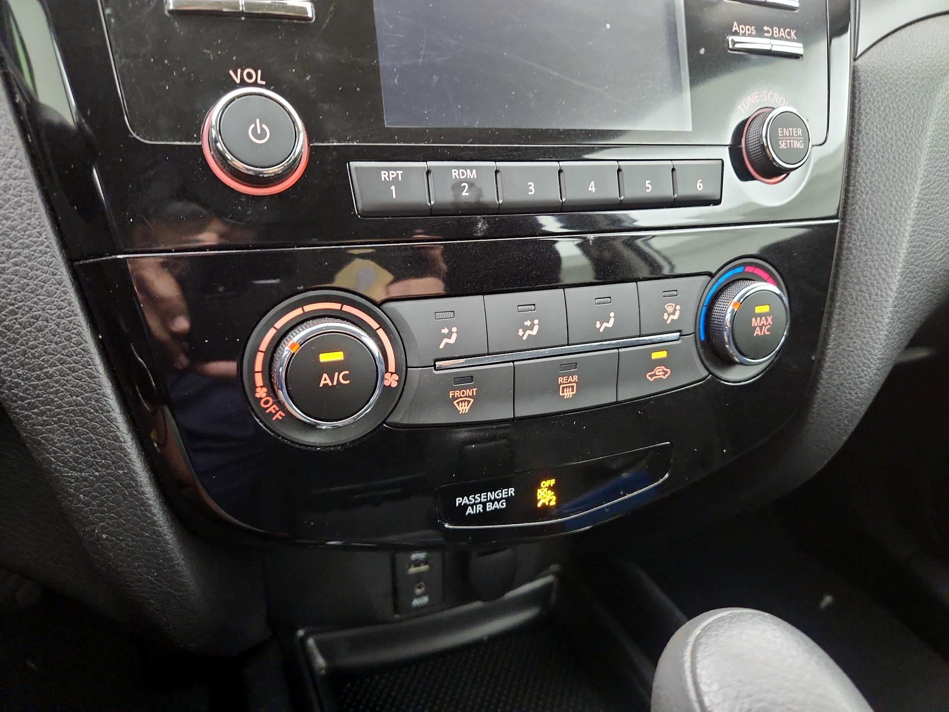 Thumbnail: 2016 Nissan Rogue - 16