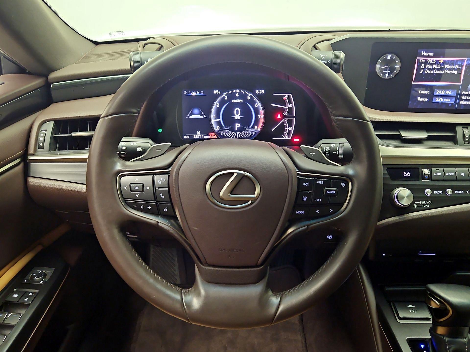 Thumbnail: 2021 Lexus ES - 10