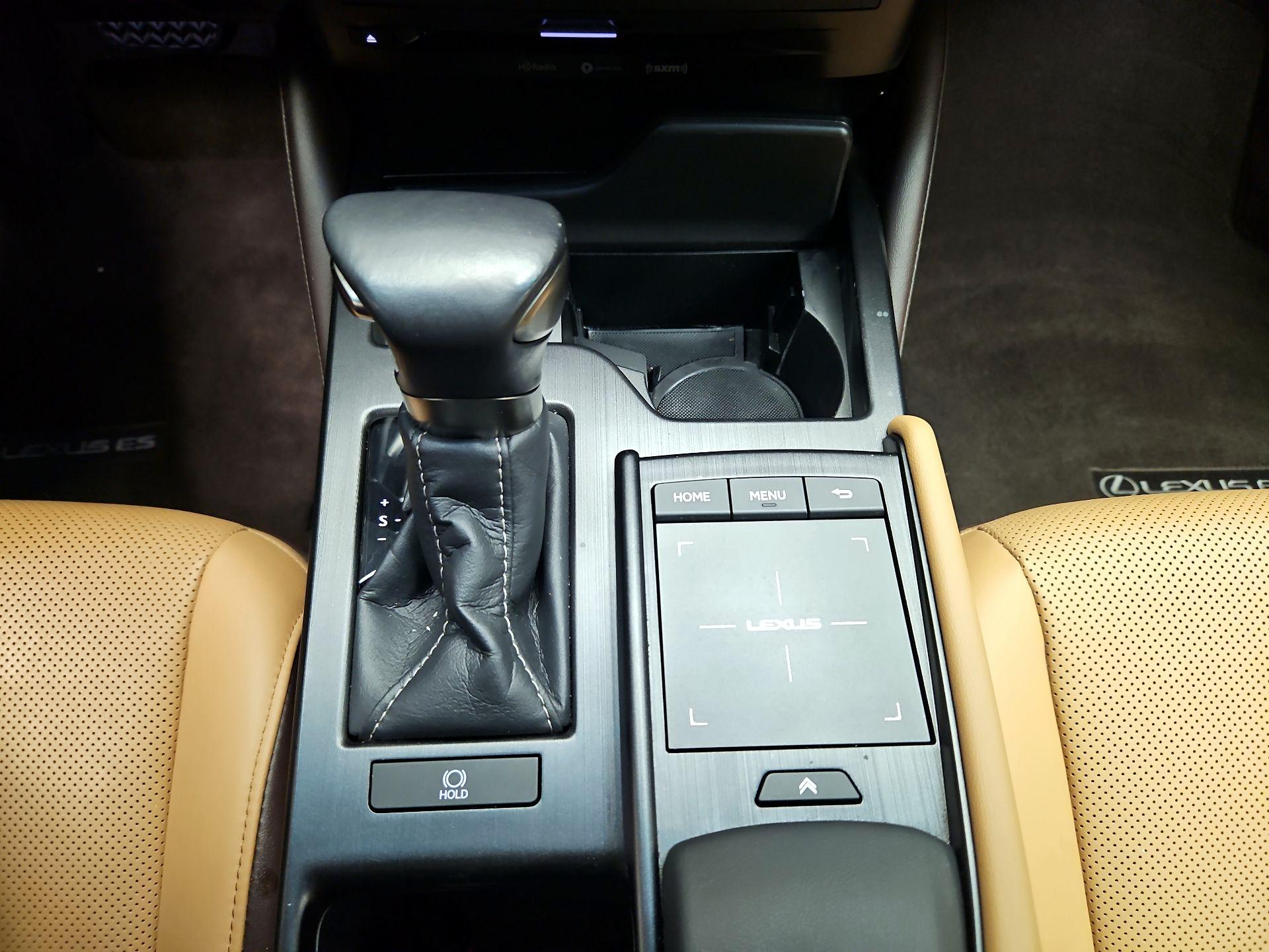Thumbnail: 2021 Lexus ES - 17