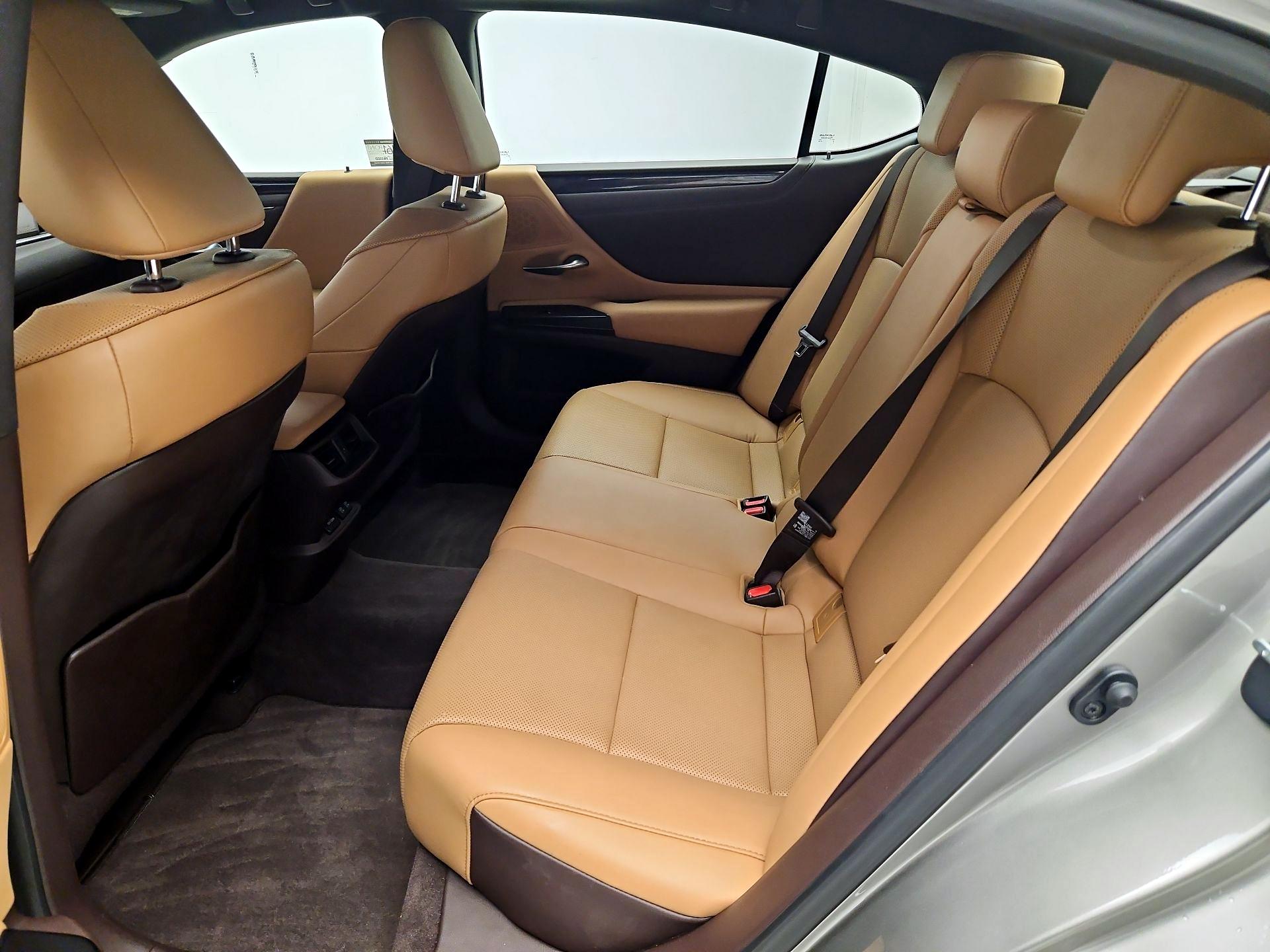 Thumbnail: 2021 Lexus ES - 20