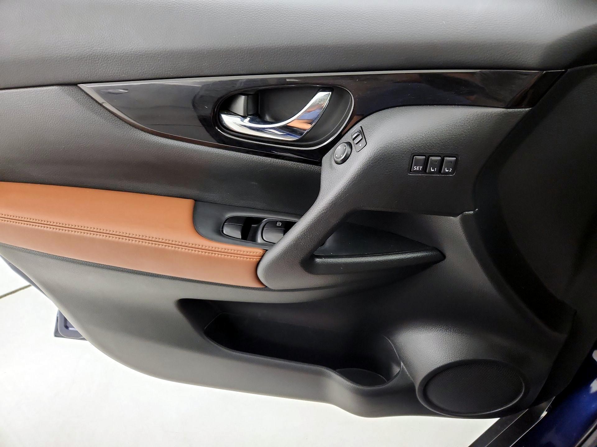 Thumbnail: 2019 Nissan Rogue - 12