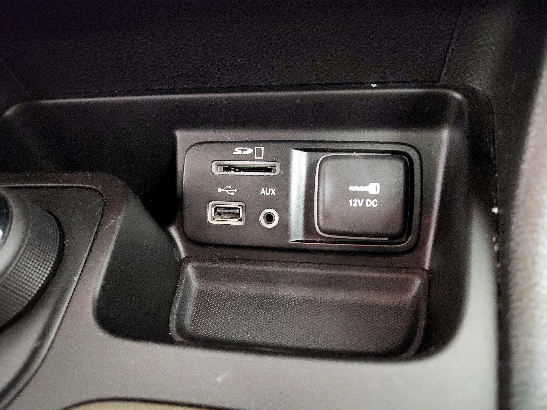 Thumbnail: 2015 Jeep Cherokee - 19