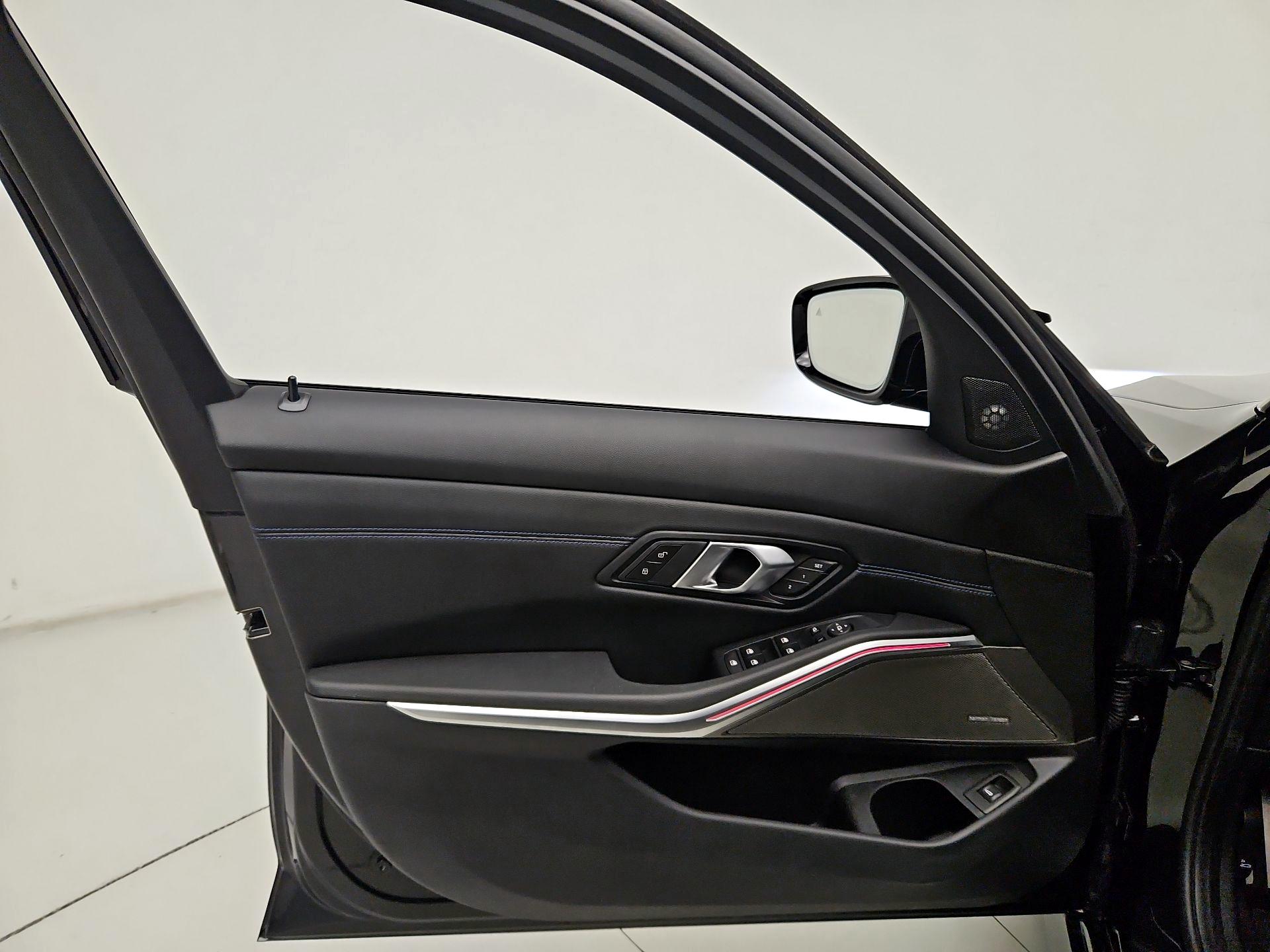 Thumbnail: 2025 BMW 3 Series - 12