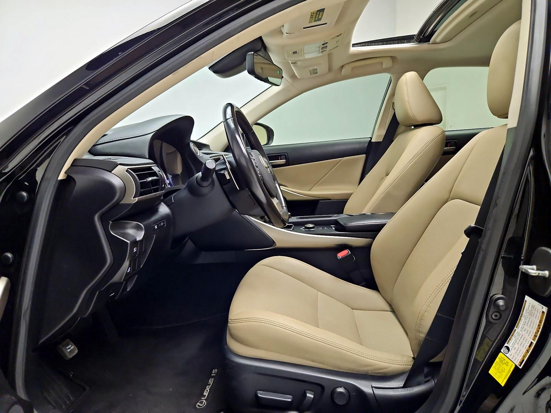 Thumbnail: 2020 Lexus IS - 11