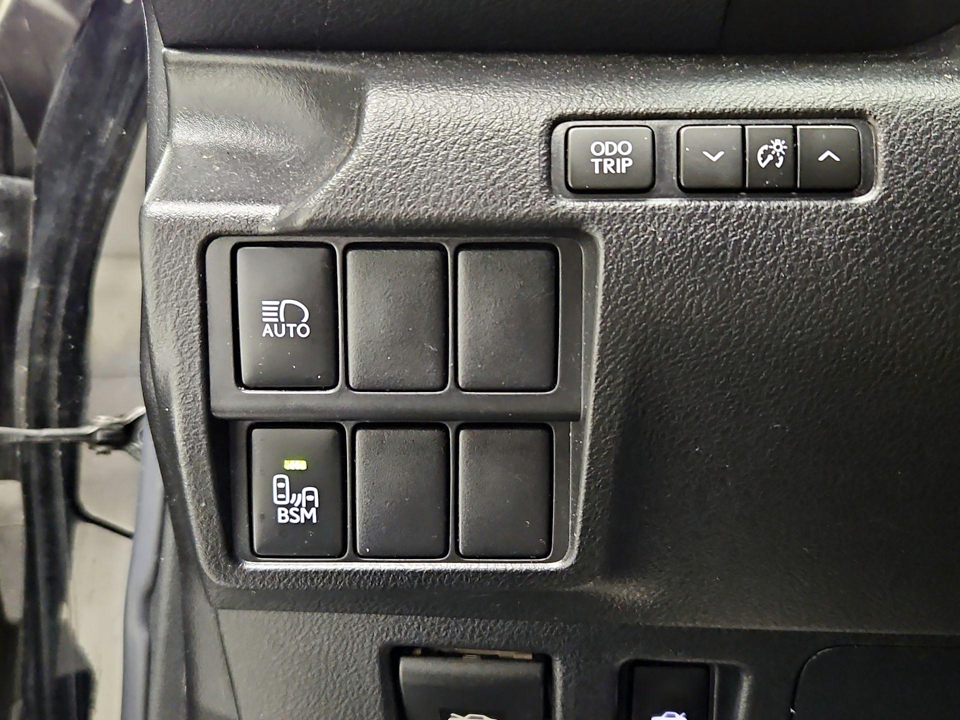 Thumbnail: 2020 Lexus IS - 13