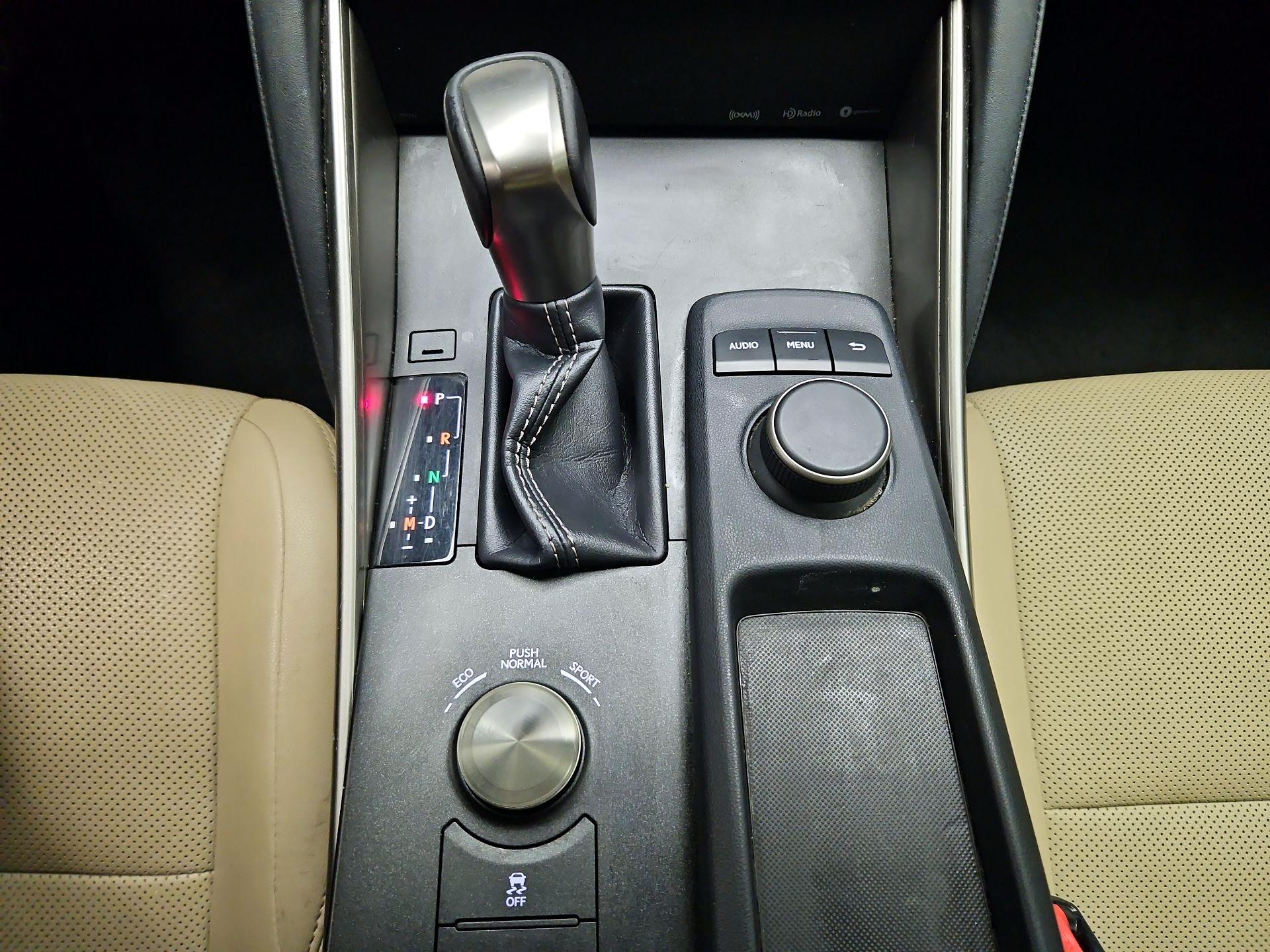 Thumbnail: 2020 Lexus IS - 17