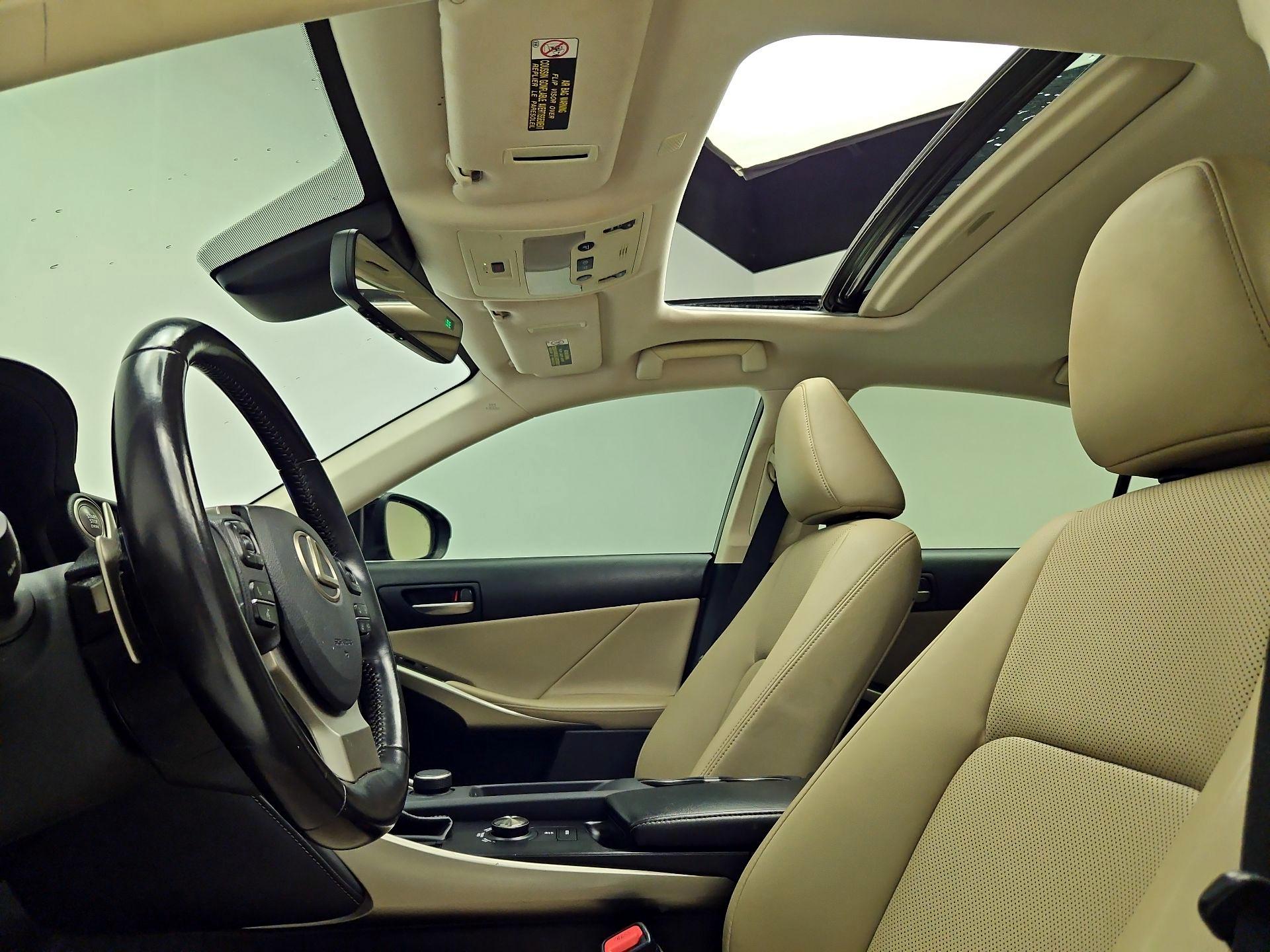 Thumbnail: 2020 Lexus IS - 19