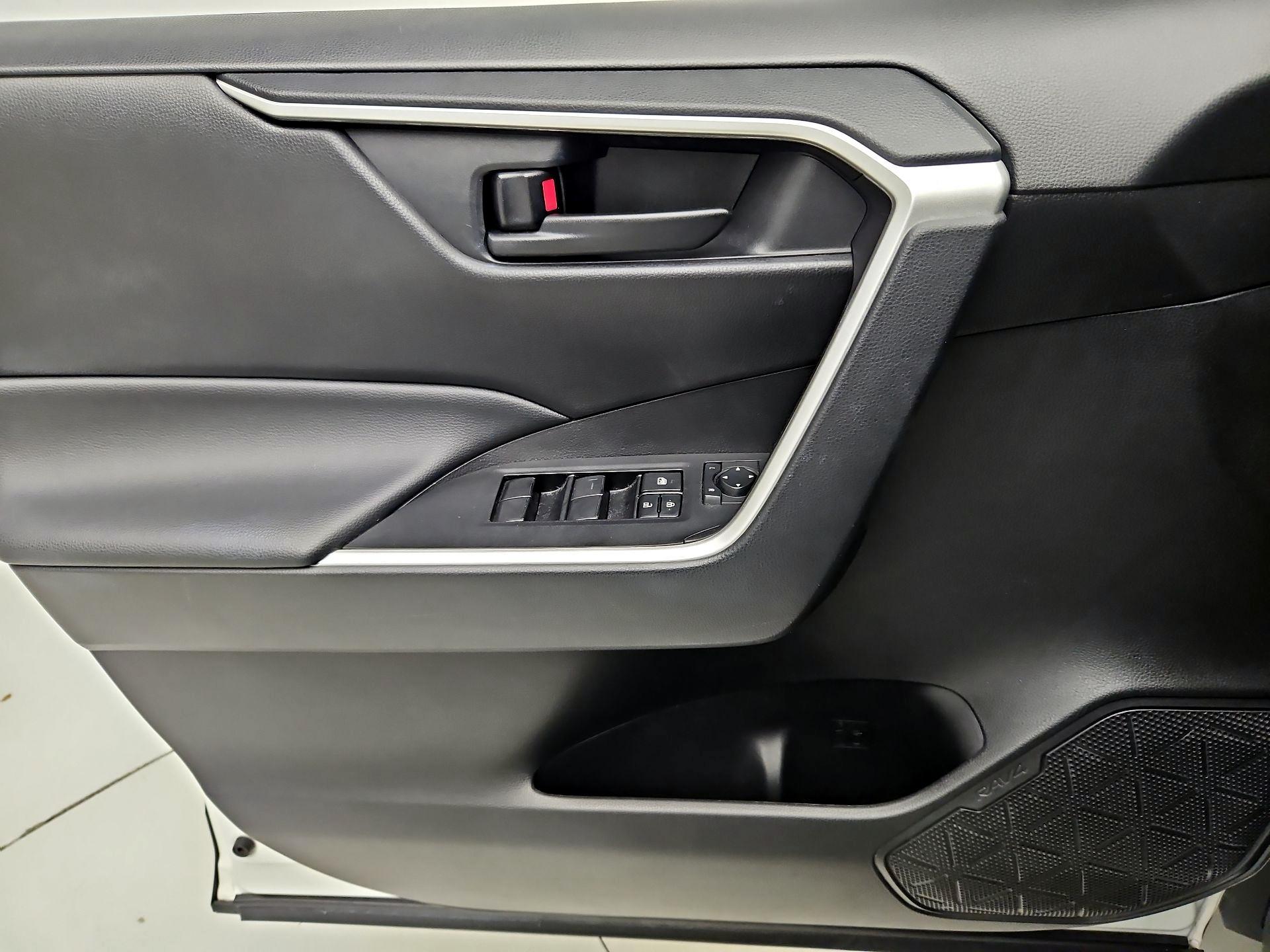 Thumbnail: 2021 Toyota RAV4 - 12