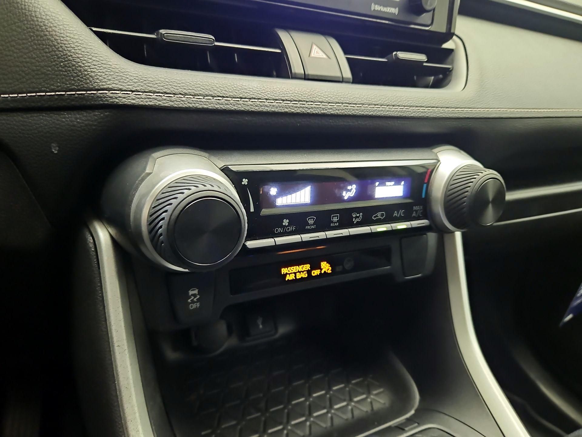 Thumbnail: 2021 Toyota RAV4 - 16