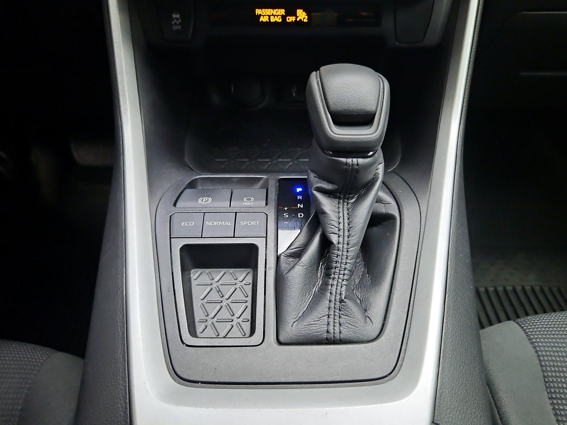 Thumbnail: 2021 Toyota RAV4 - 17