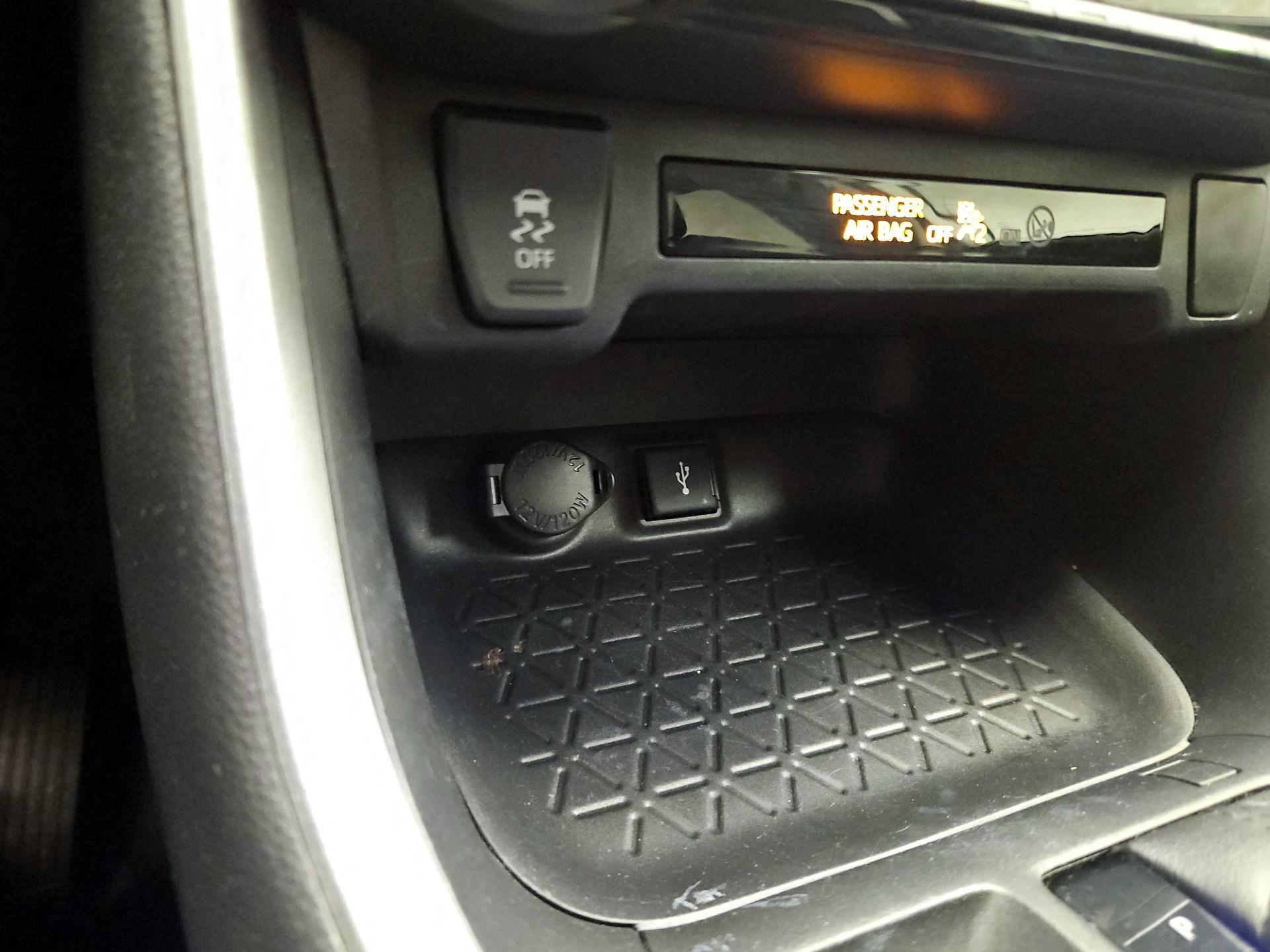 Thumbnail: 2021 Toyota RAV4 - 18