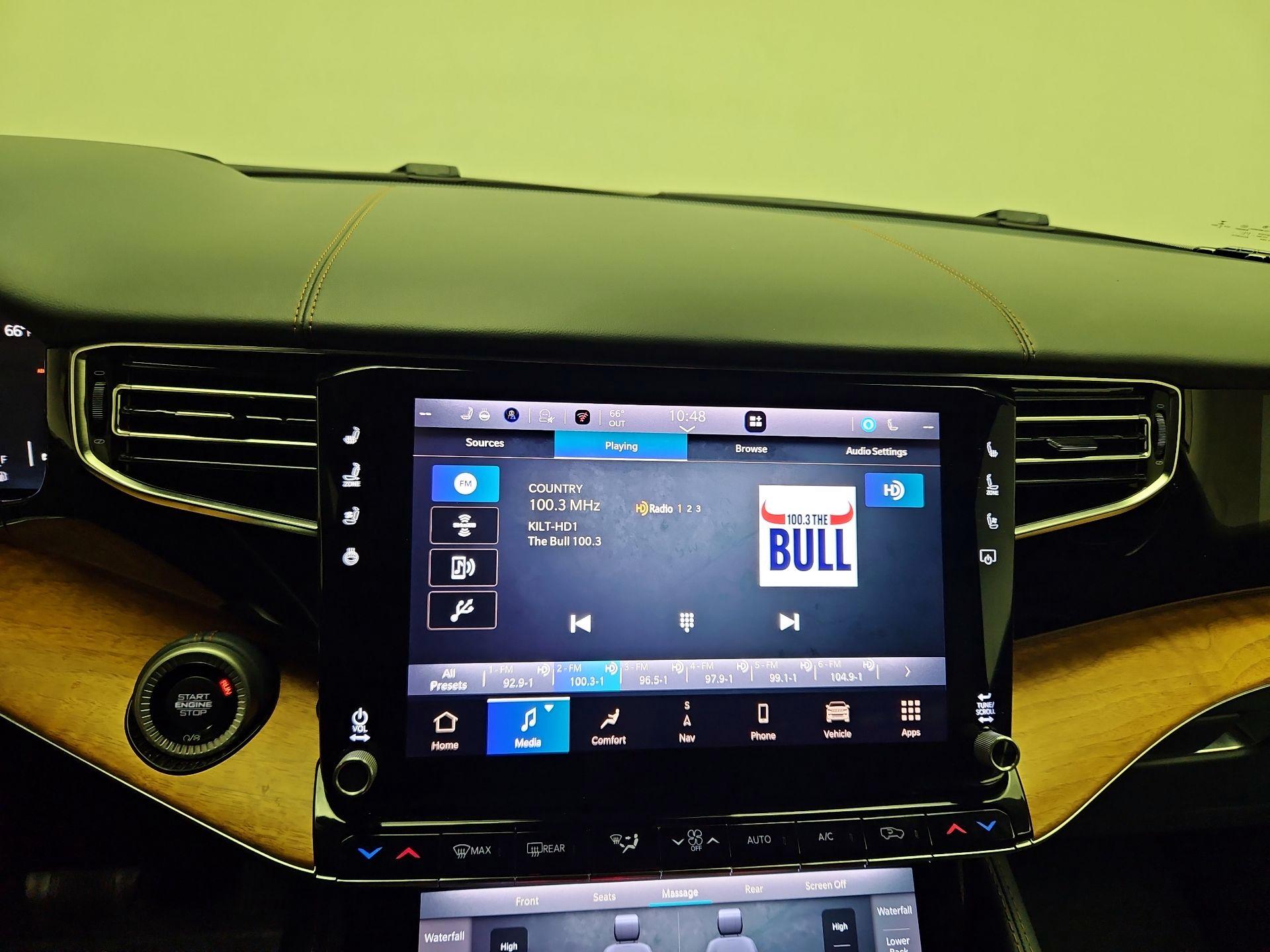 Thumbnail: 2022 Jeep Grand Wagoneer - 15