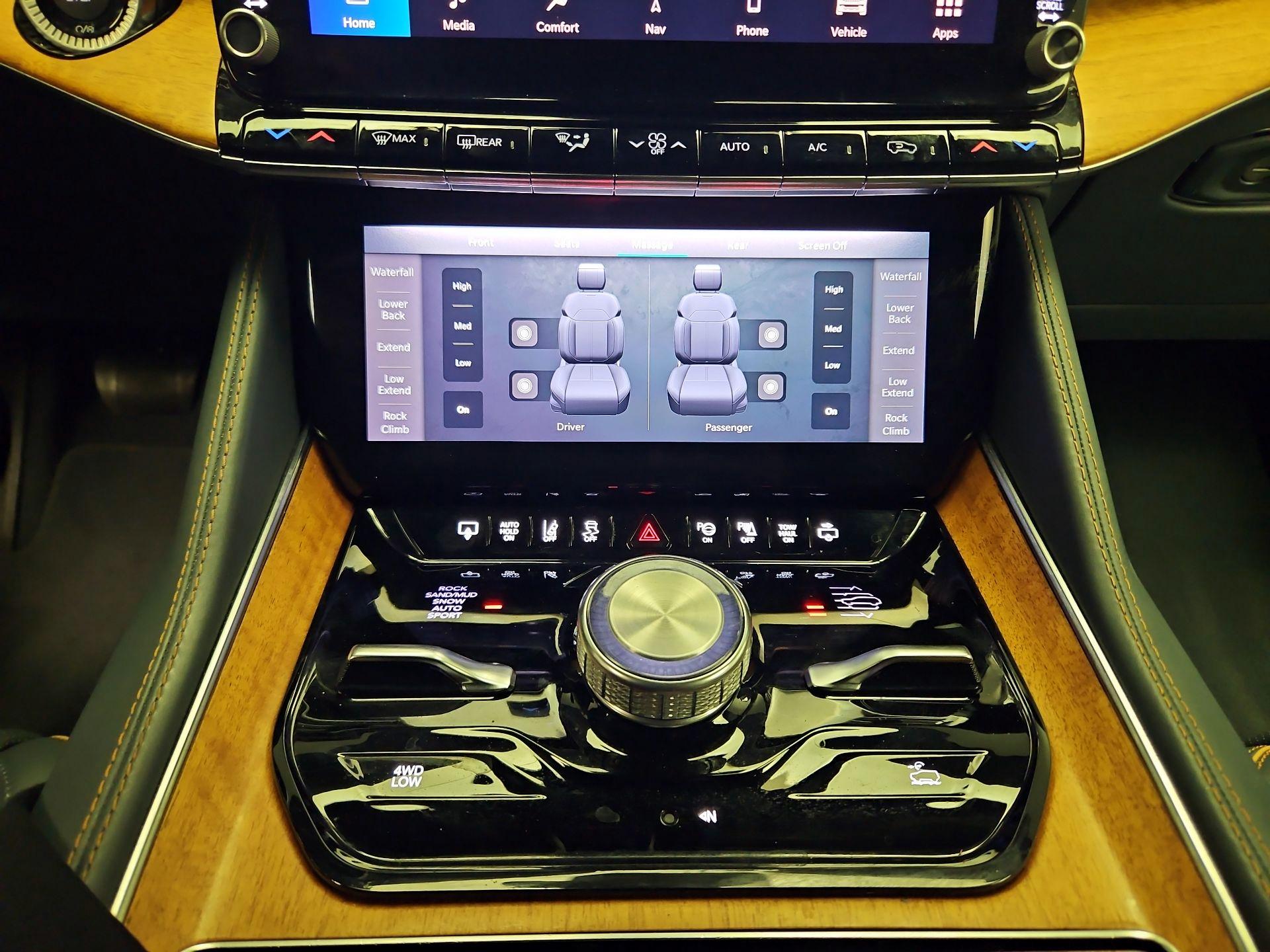 Thumbnail: 2022 Jeep Grand Wagoneer - 17