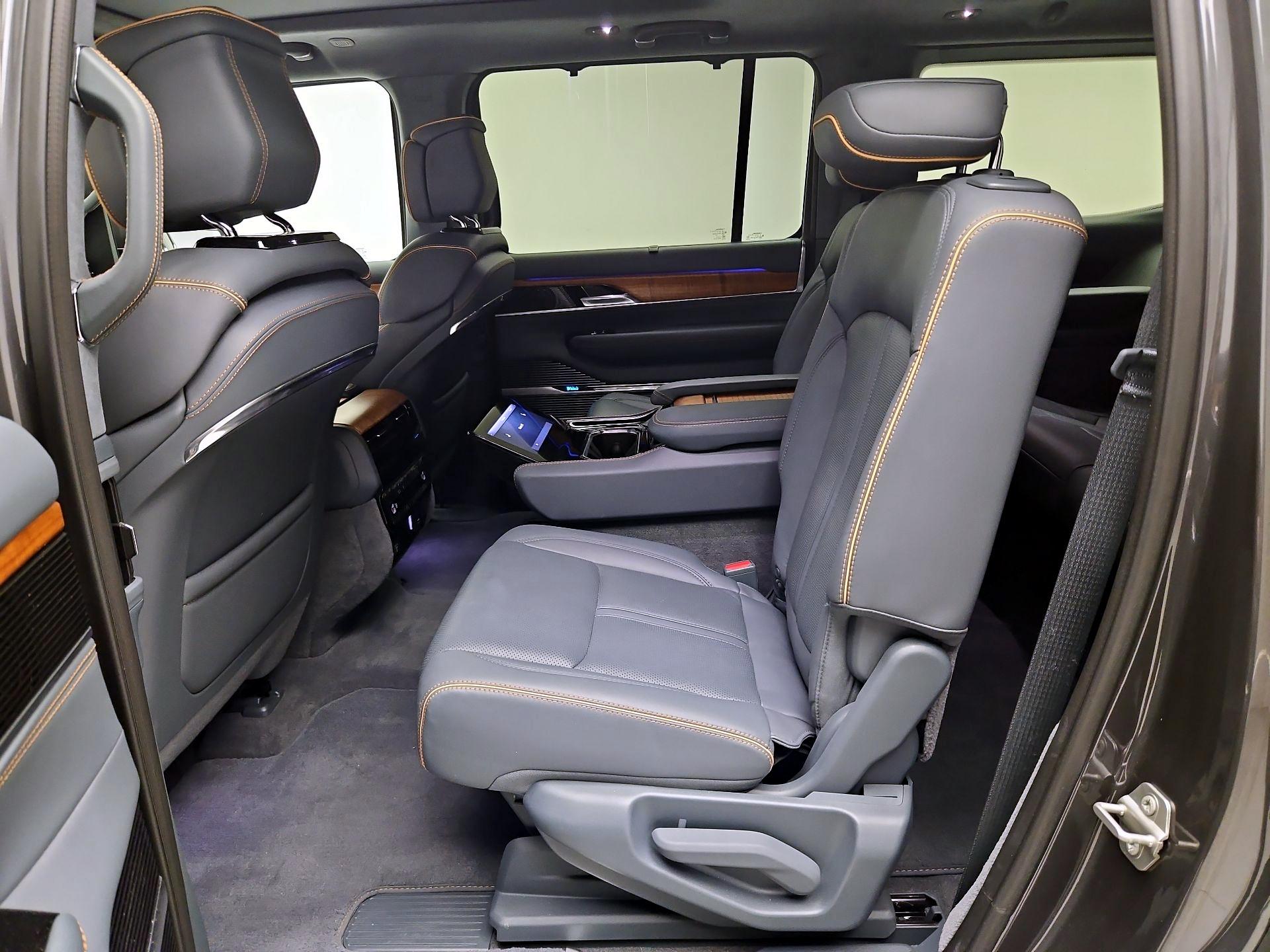 Thumbnail: 2022 Jeep Grand Wagoneer - 18