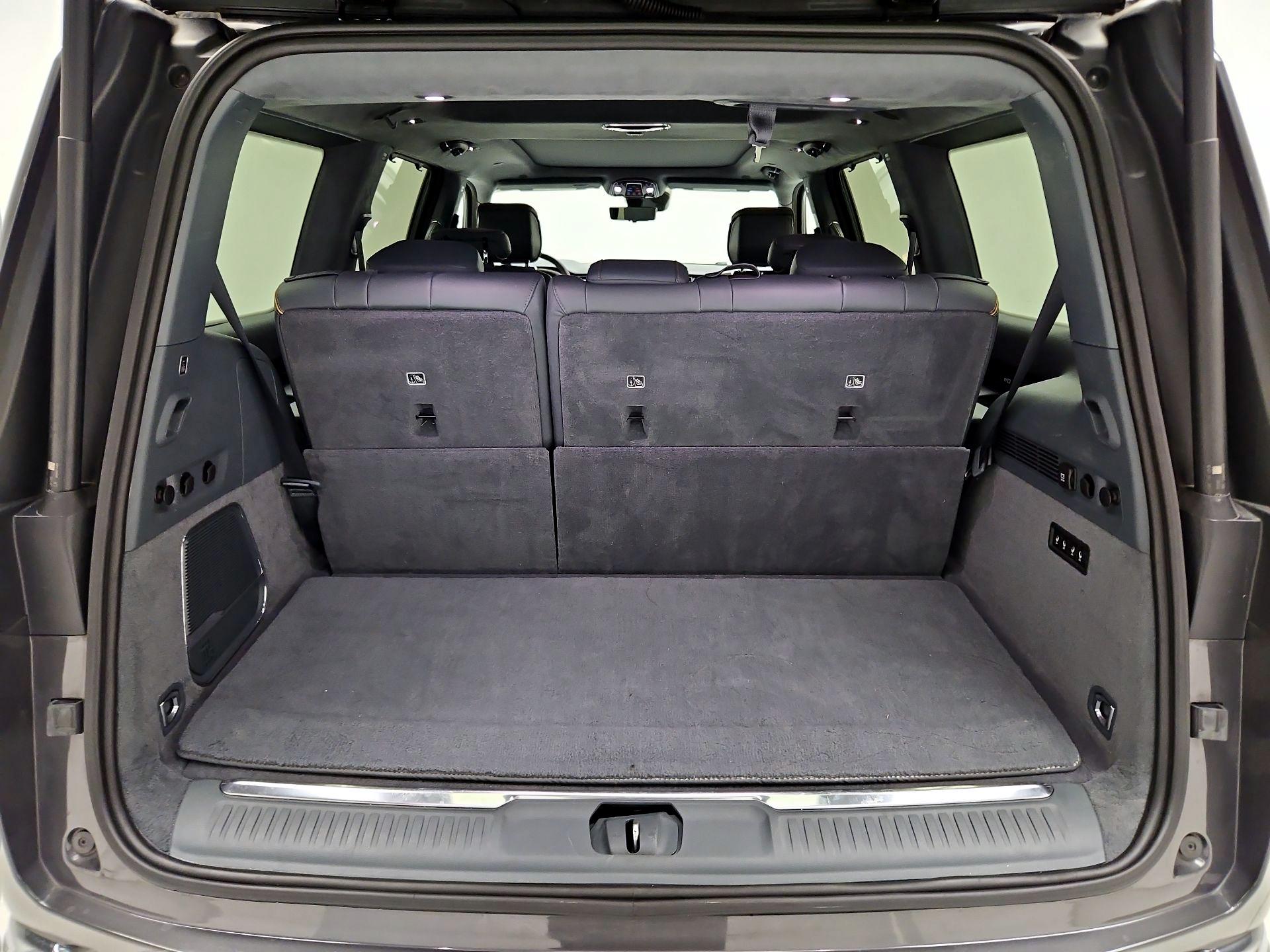 Thumbnail: 2022 Jeep Grand Wagoneer - 19