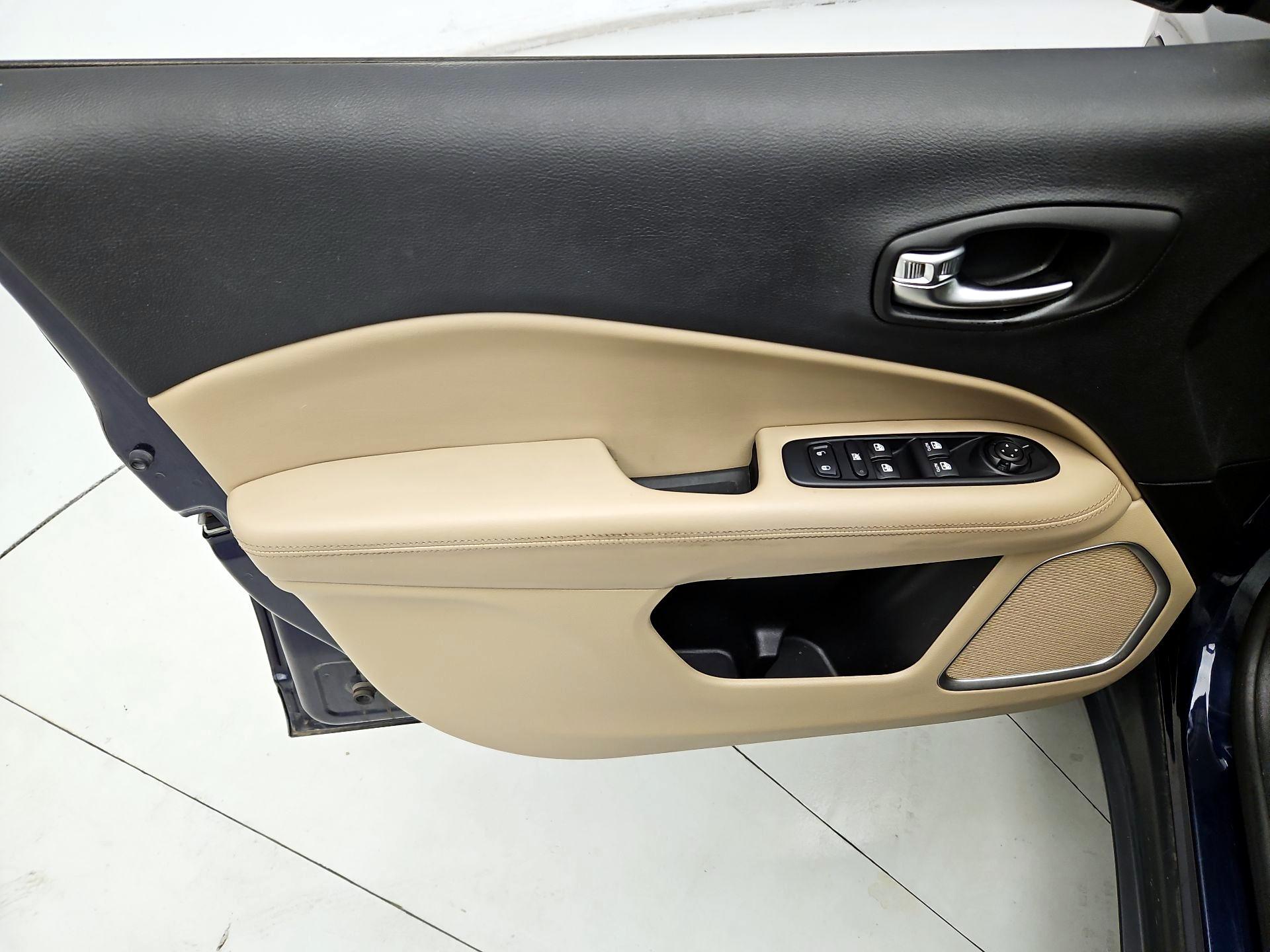 Thumbnail: 2018 Jeep Compass - 12