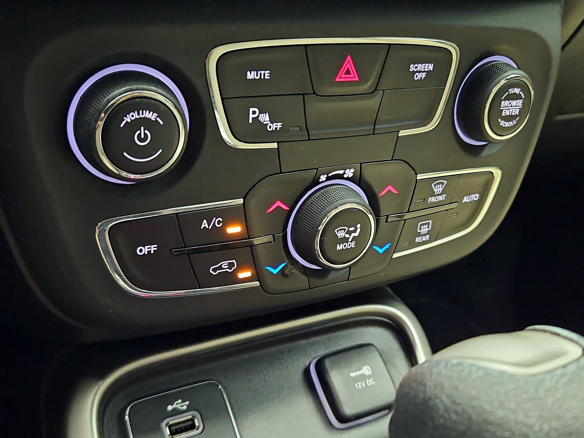 Thumbnail: 2018 Jeep Compass - 16