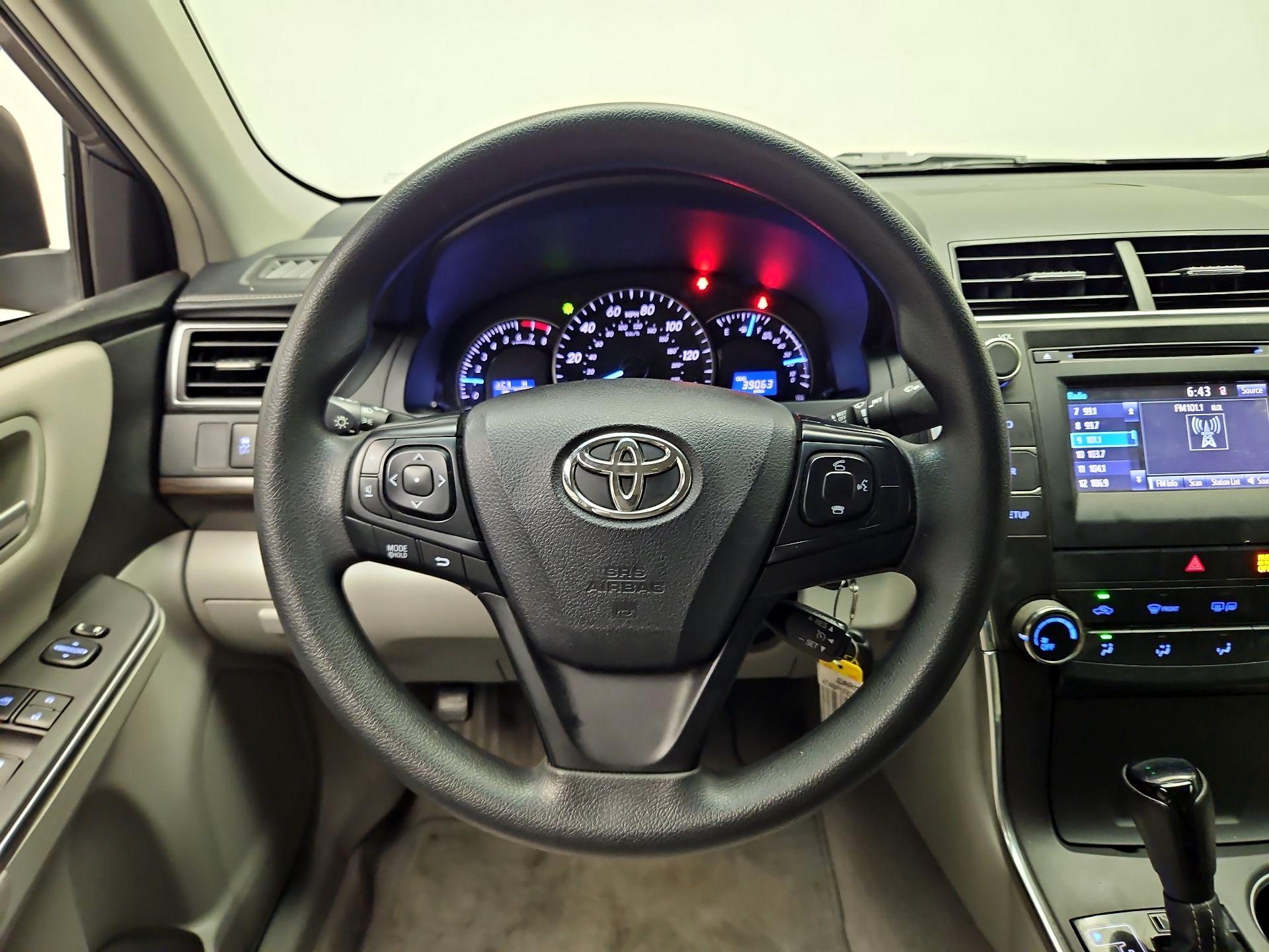 Thumbnail: 2015 Toyota Camry - 10