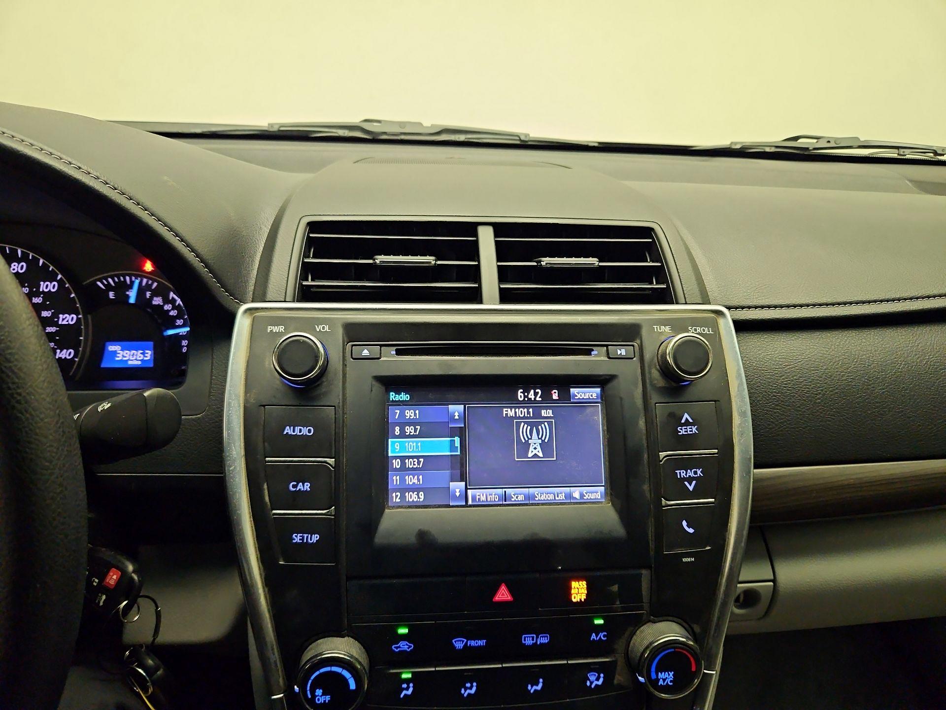 Thumbnail: 2015 Toyota Camry - 14