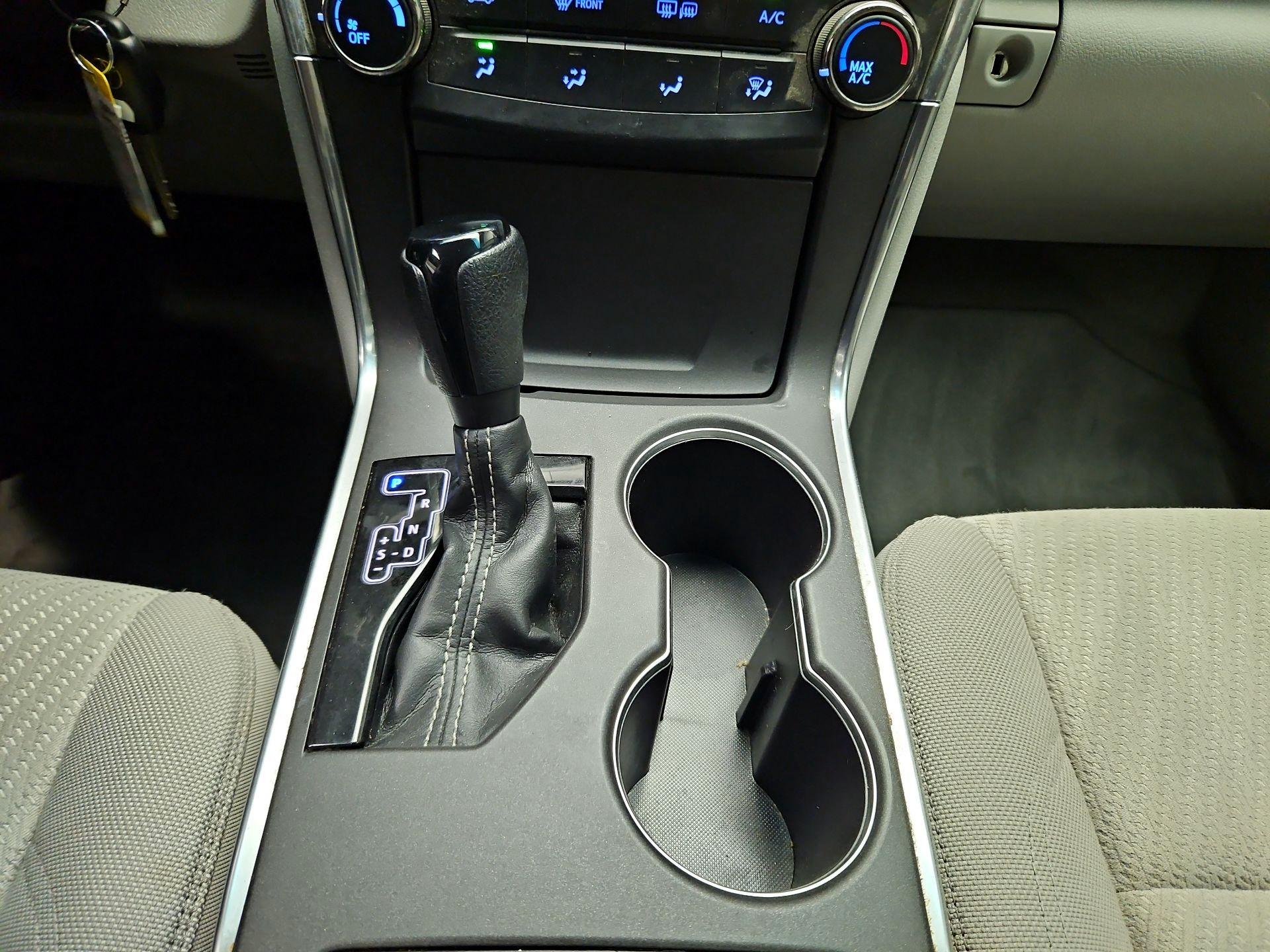 Thumbnail: 2015 Toyota Camry - 16