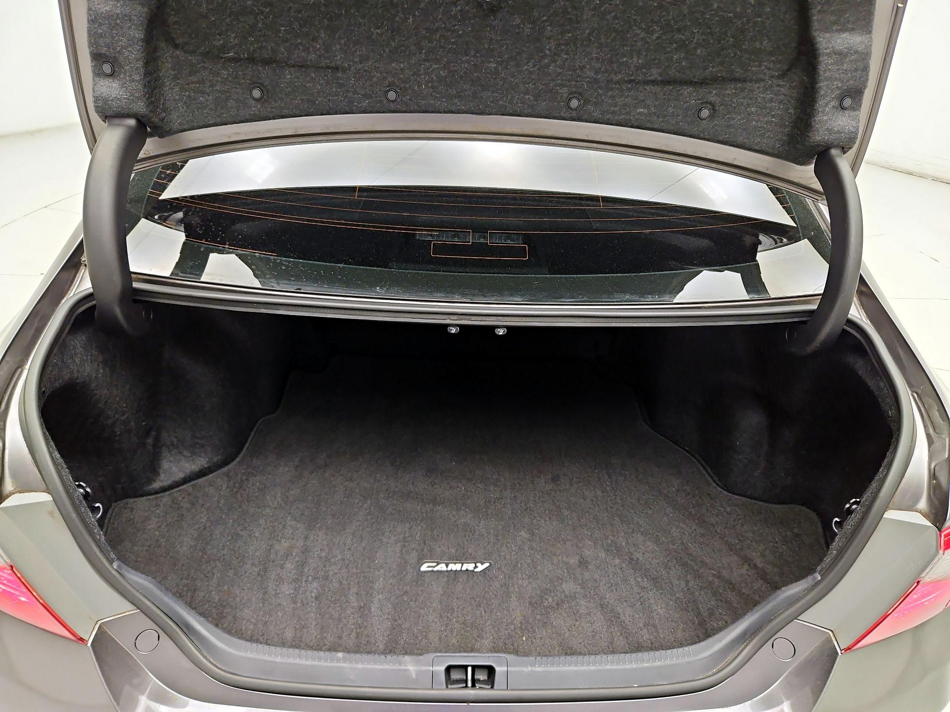 Thumbnail: 2015 Toyota Camry - 18