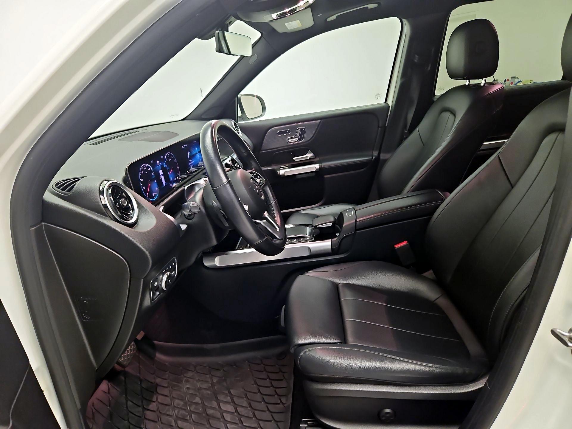 Thumbnail: 2021 Mercedes-Benz GLB - 11