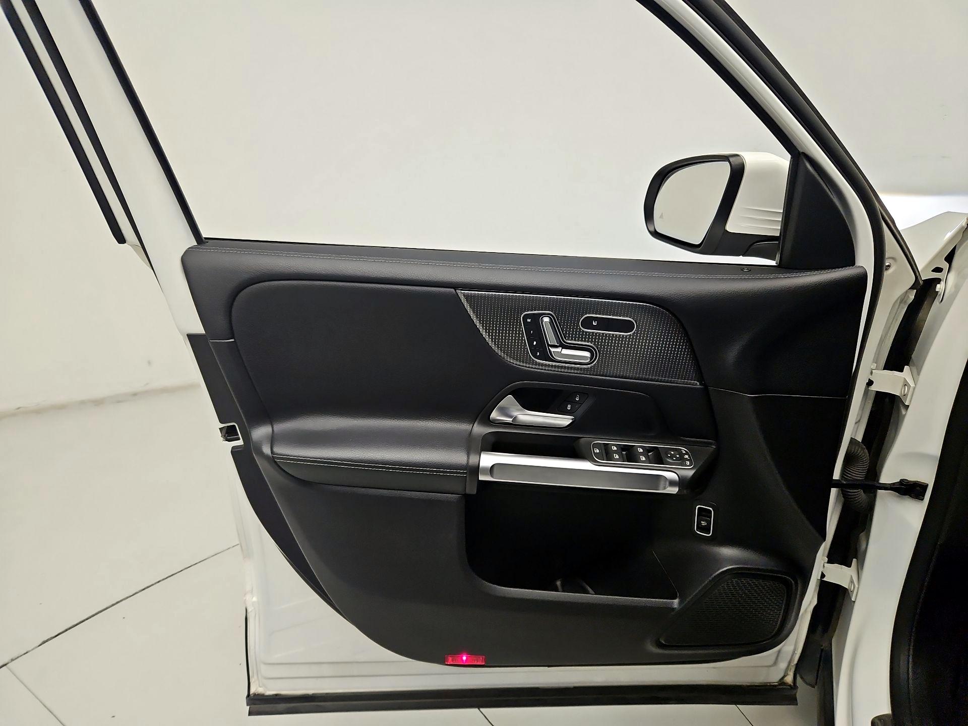 Thumbnail: 2021 Mercedes-Benz GLB - 12