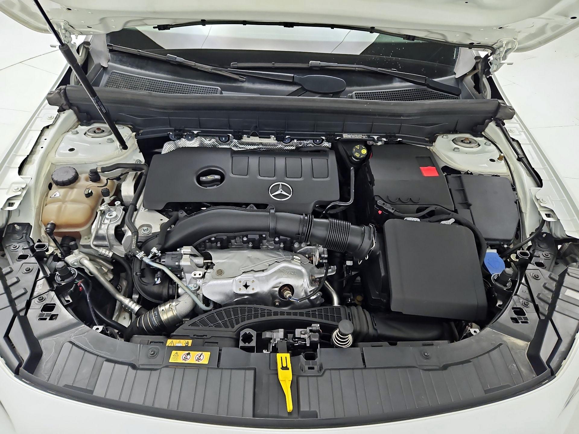 Thumbnail: 2021 Mercedes-Benz GLB - 19