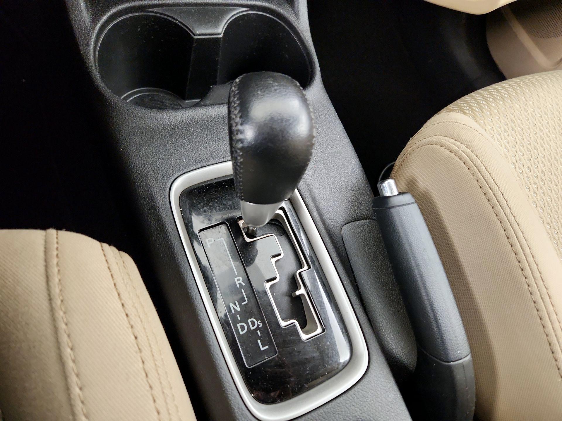 Thumbnail: 2016 Mitsubishi Outlander - 17