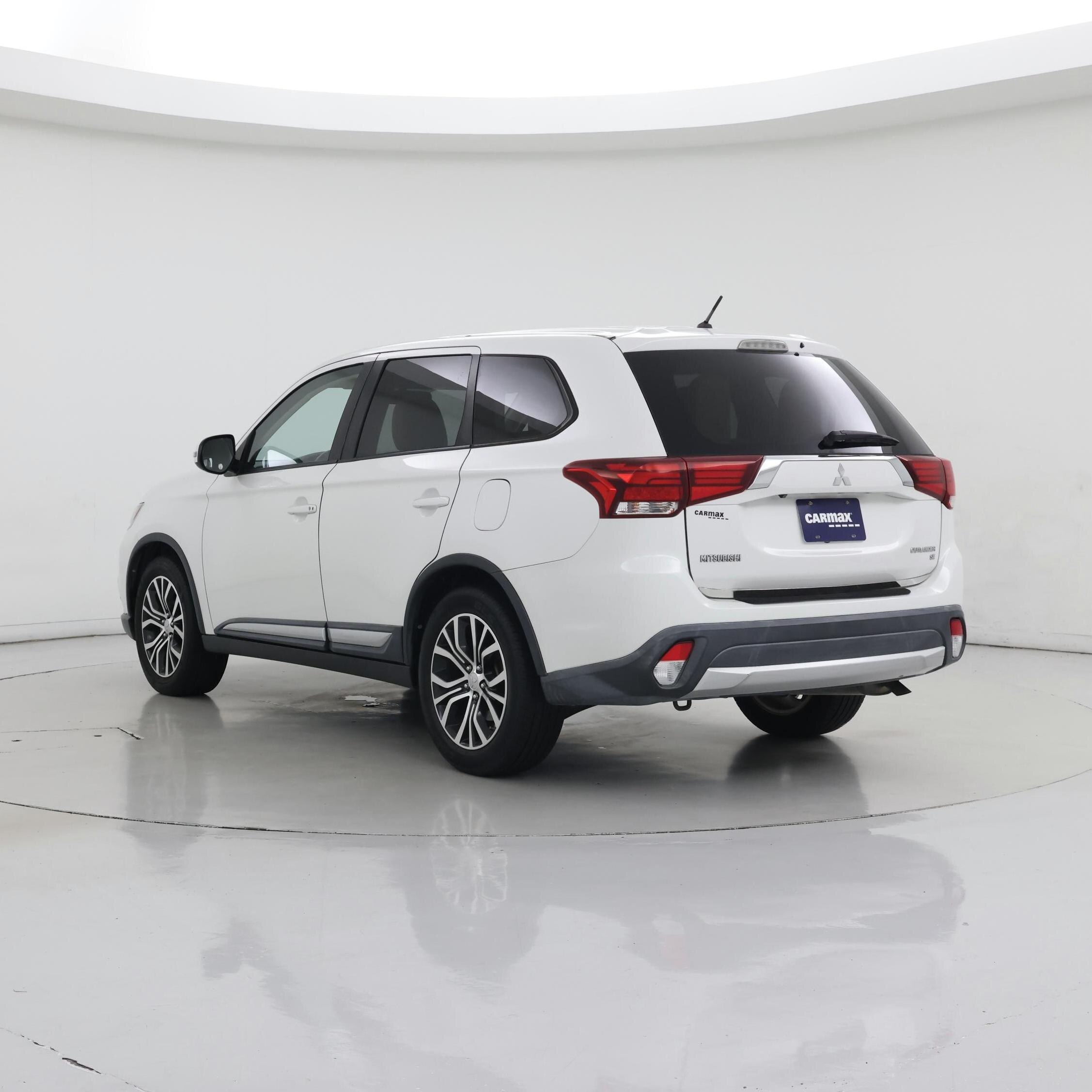 Thumbnail: 2016 Mitsubishi Outlander - 2
