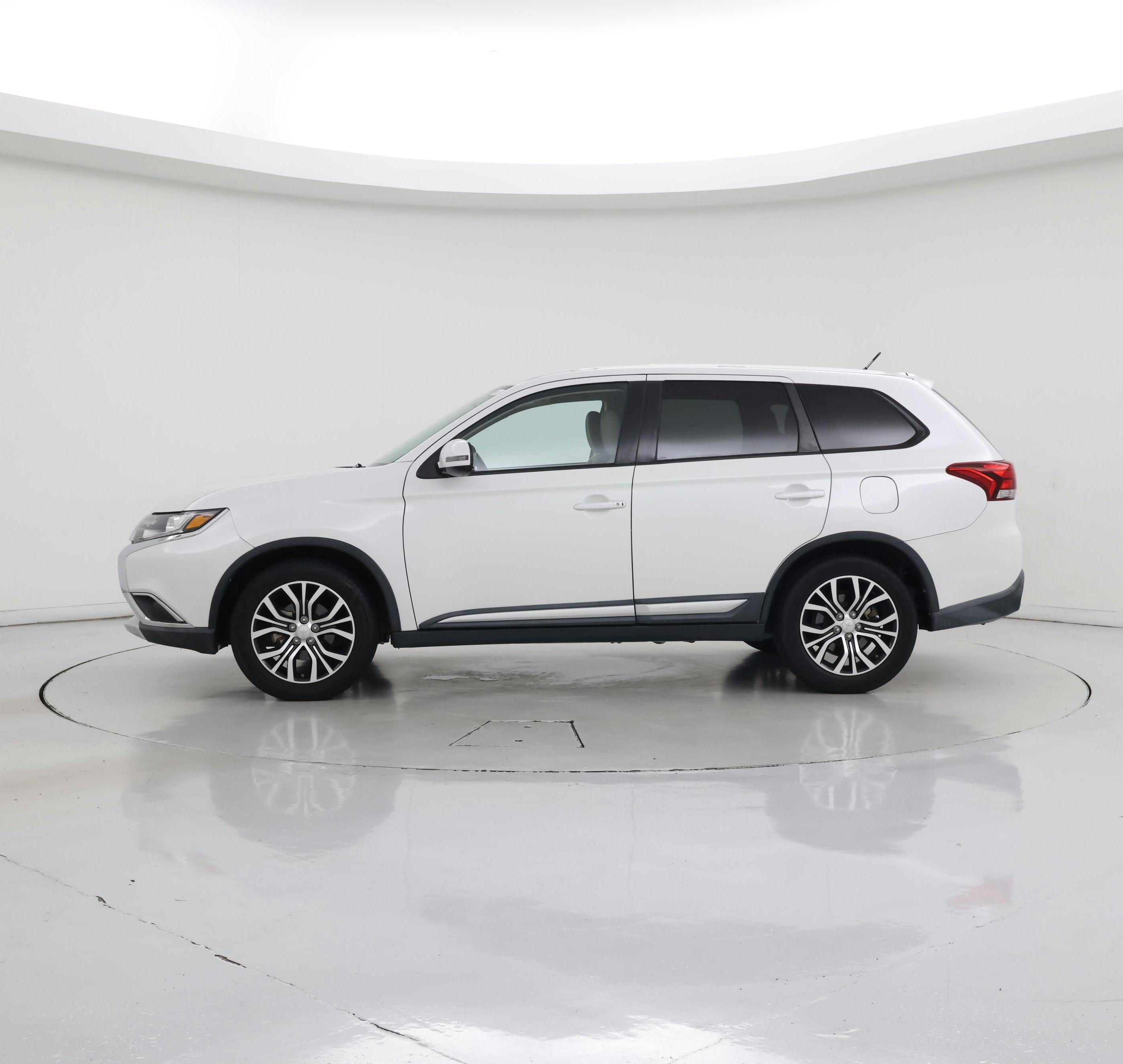 Thumbnail: 2016 Mitsubishi Outlander - 3