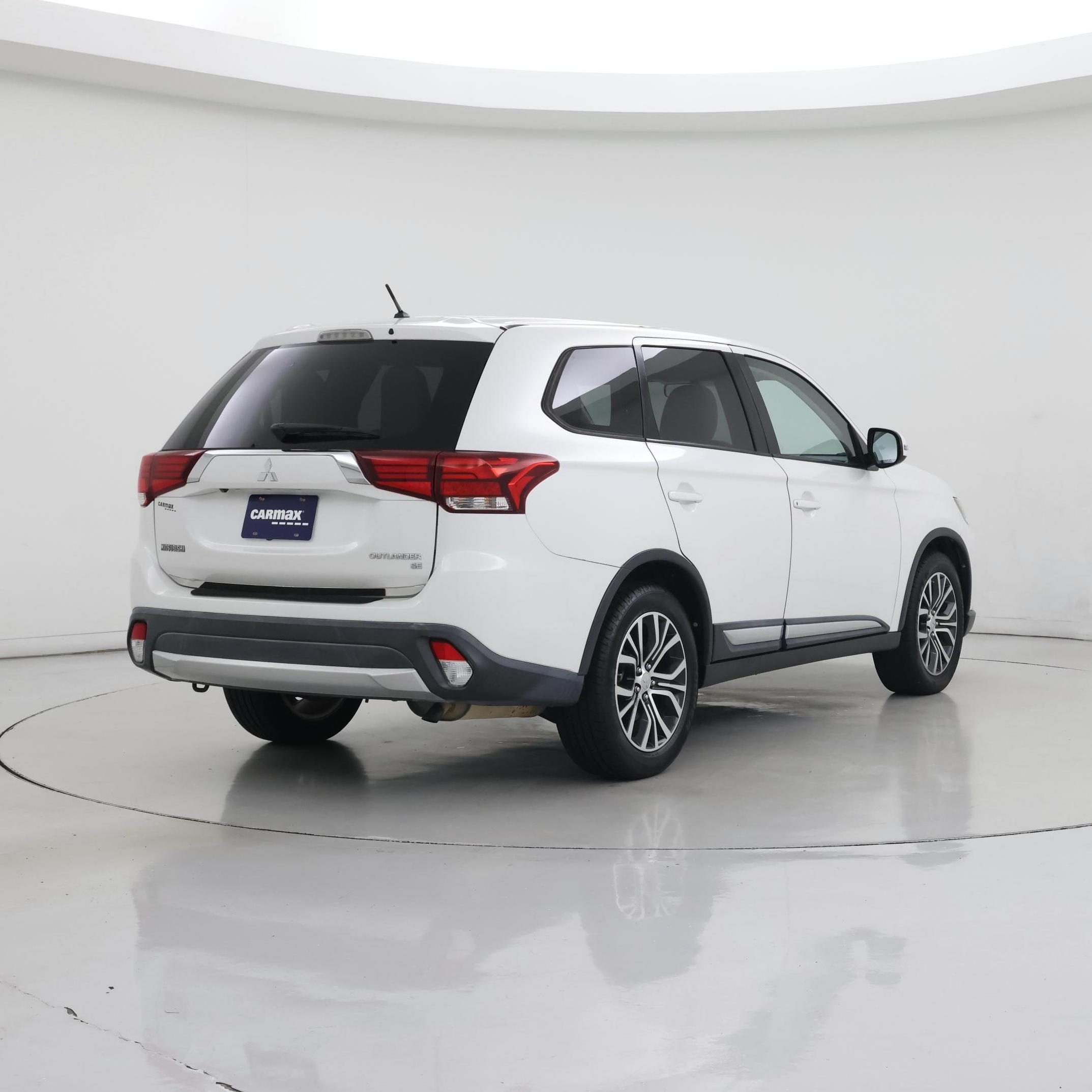 Thumbnail: 2016 Mitsubishi Outlander - 8