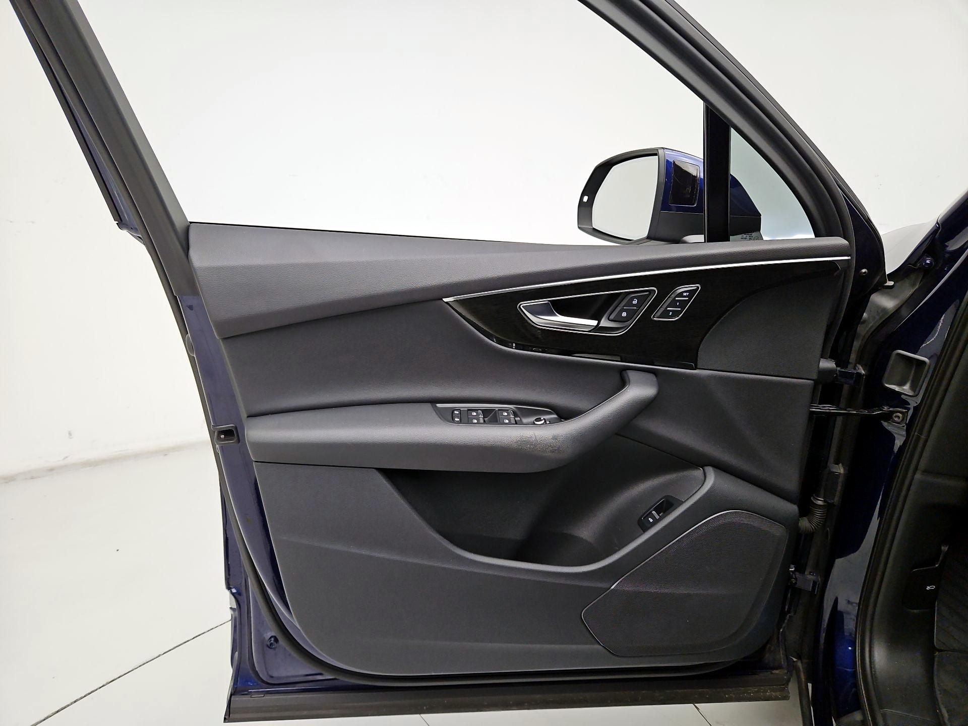 Thumbnail: 2023 Audi Q7 - 12