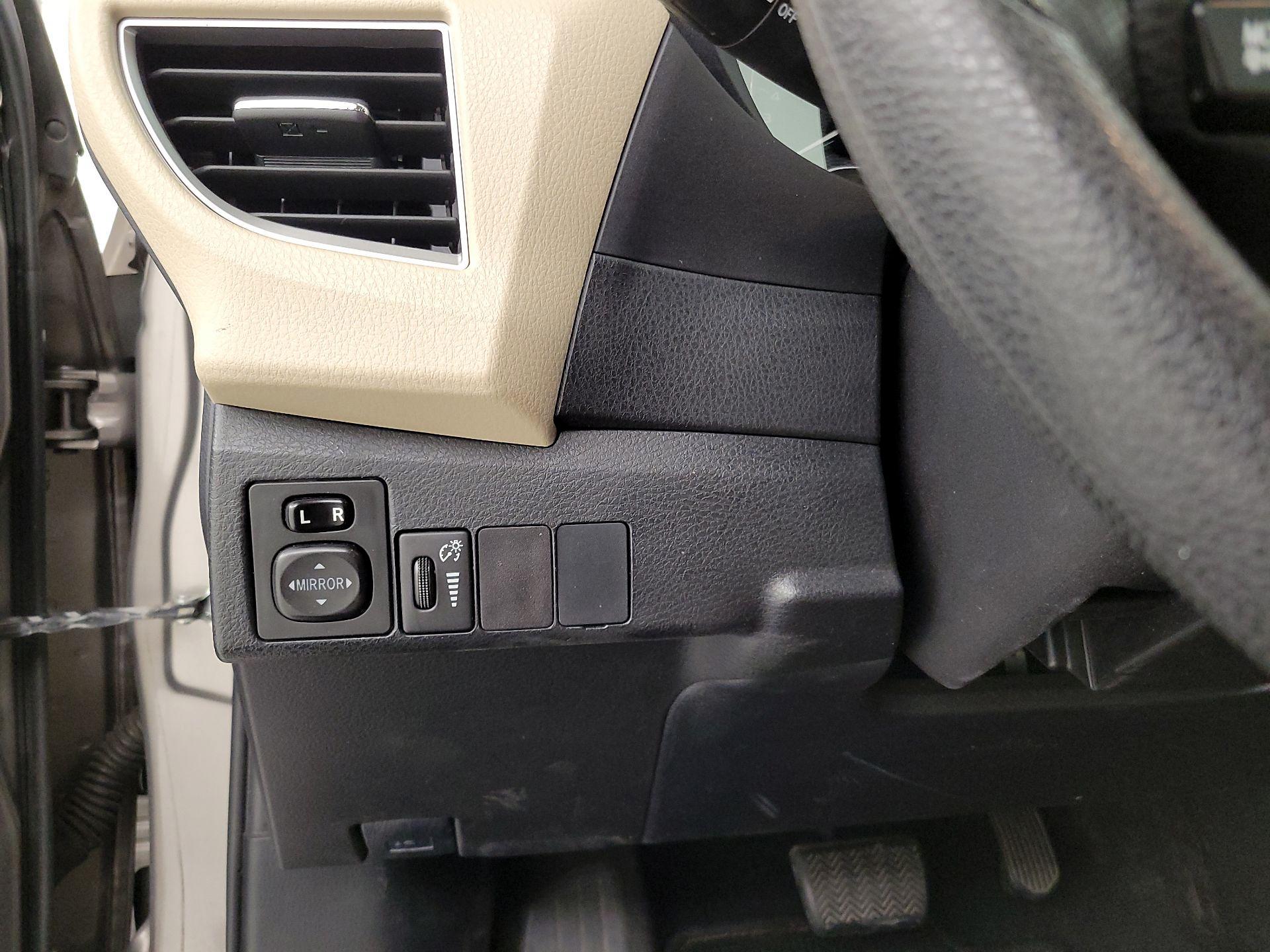 Thumbnail: 2015 Toyota Corolla - 13