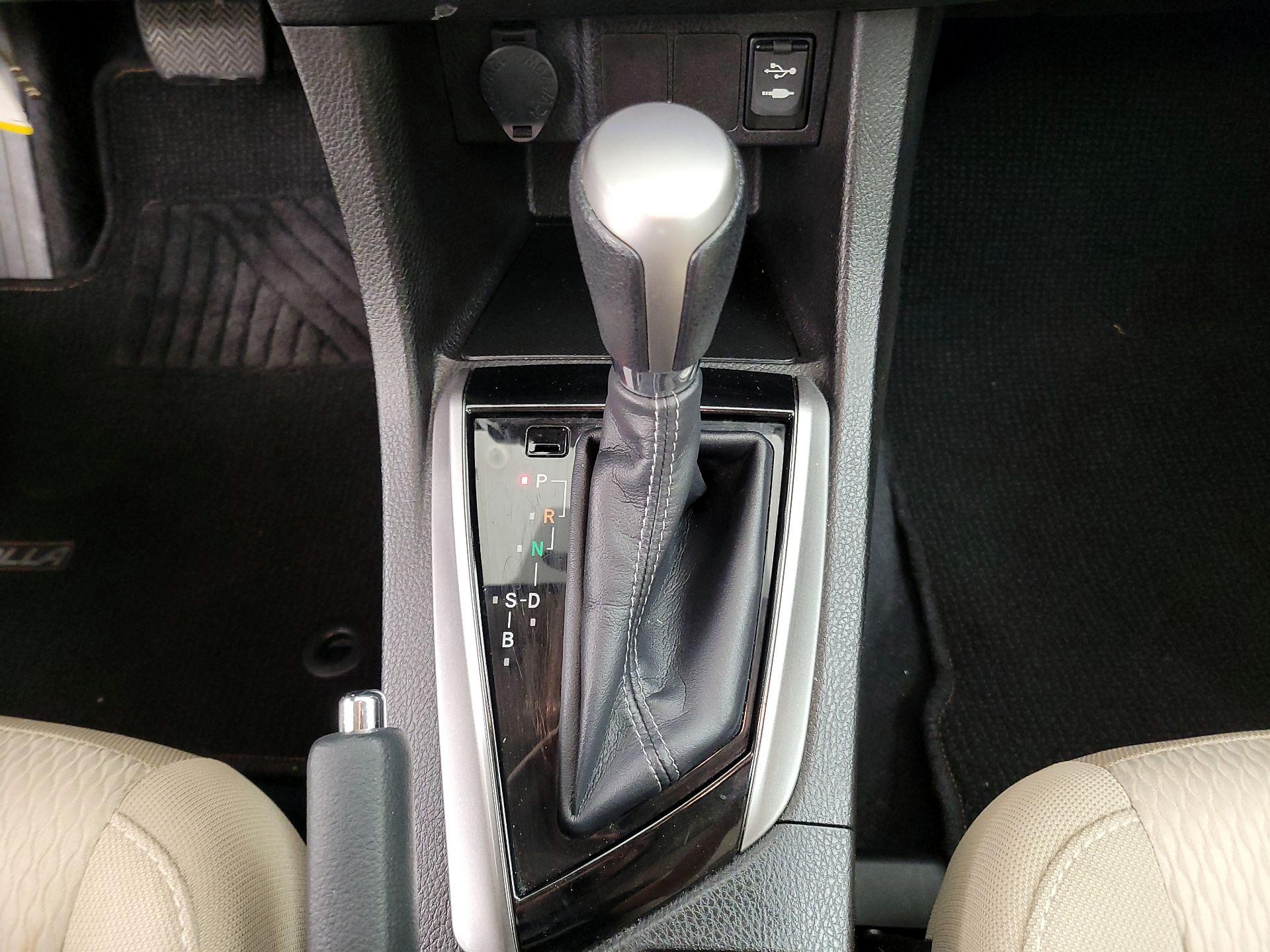 Thumbnail: 2015 Toyota Corolla - 17