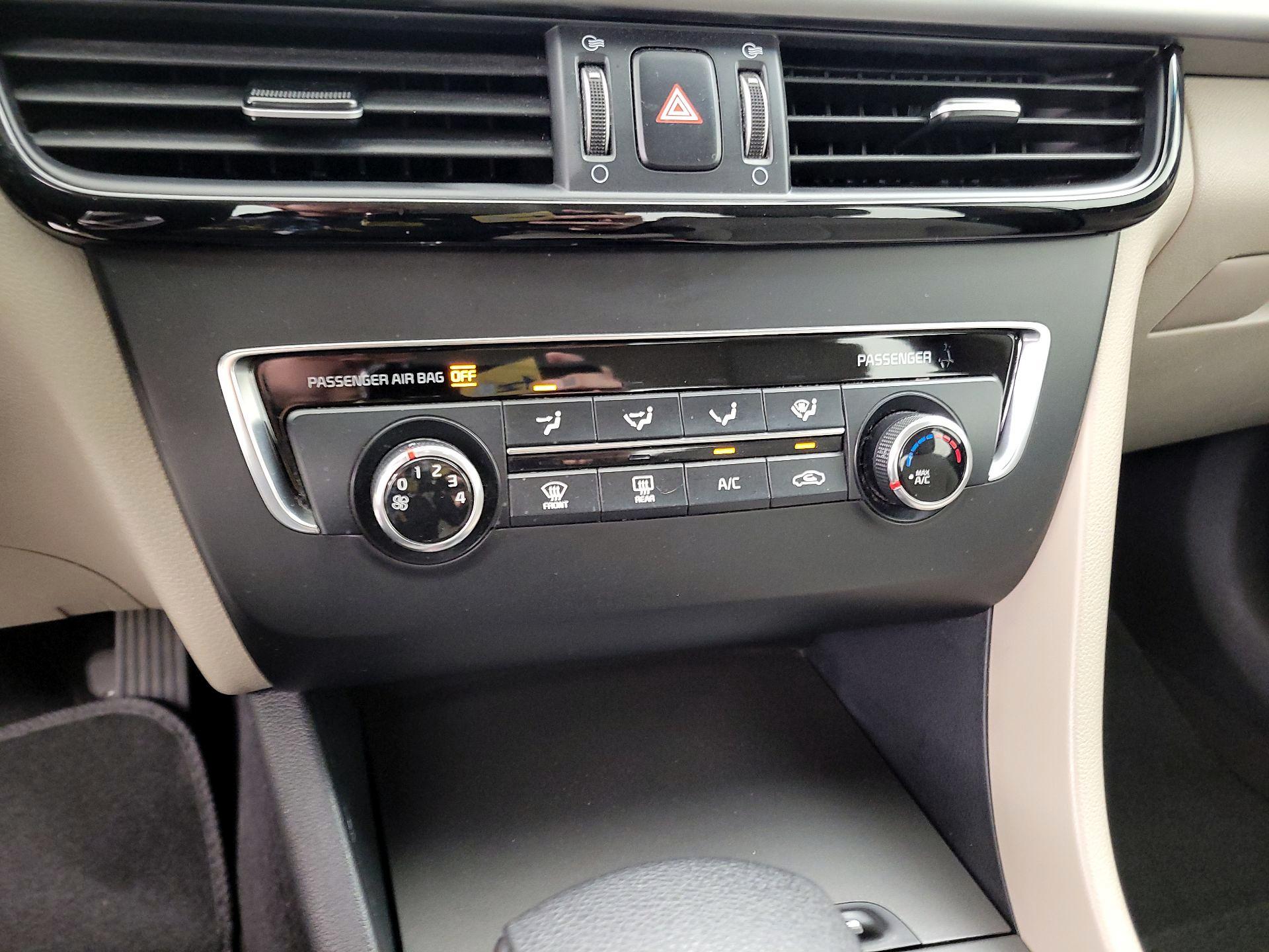 Thumbnail: 2016 Kia Optima - 16