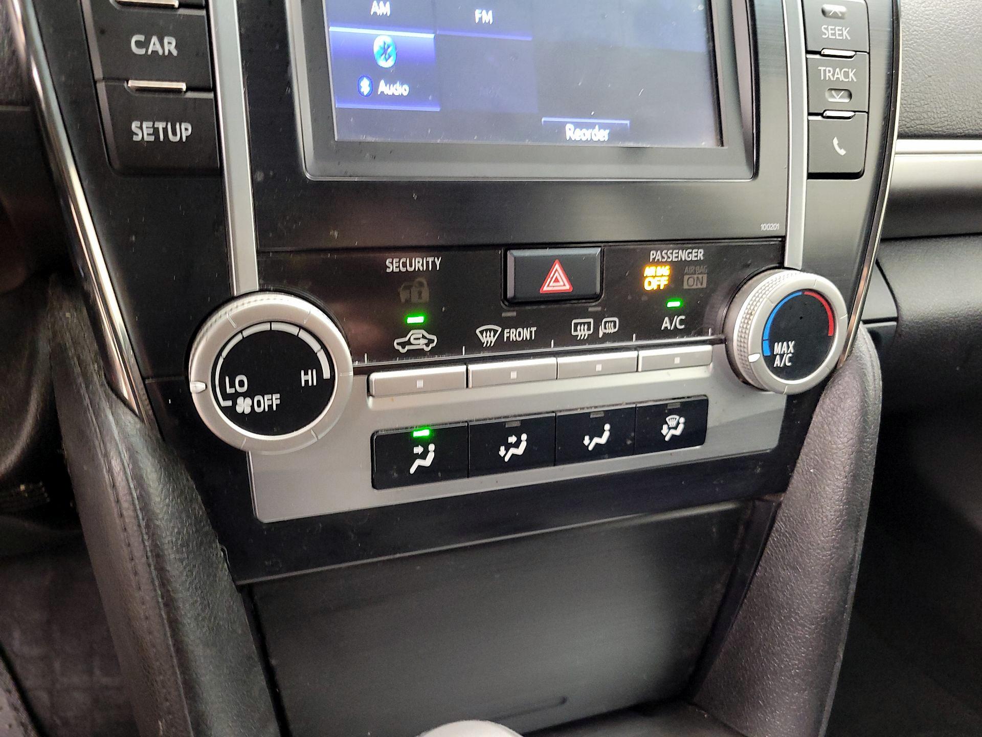 Thumbnail: 2014 Toyota Camry - 16