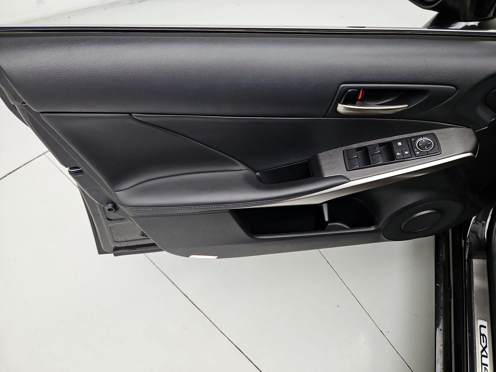 Thumbnail: 2020 Lexus IS - 12