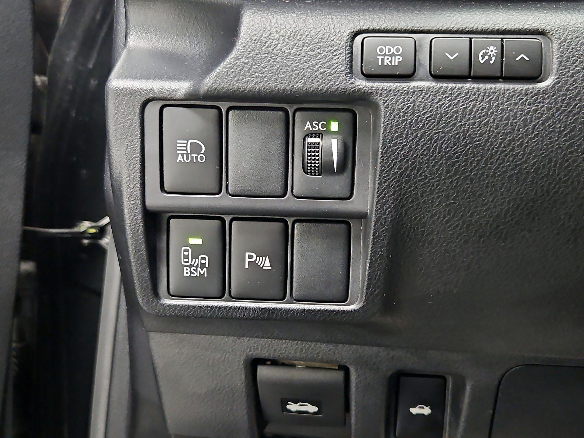 Thumbnail: 2020 Lexus IS - 13