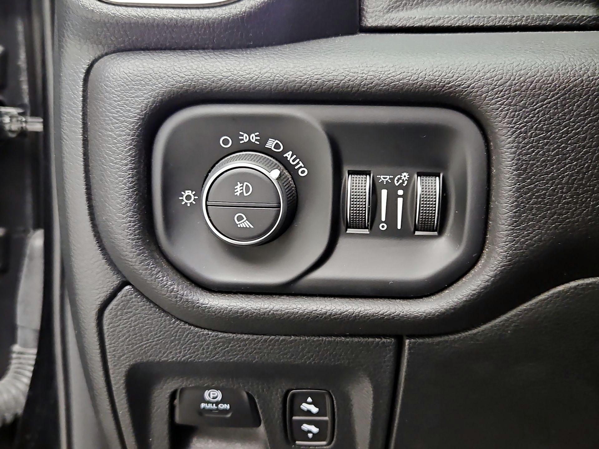 Thumbnail: 2025 RAM 1500 - 13