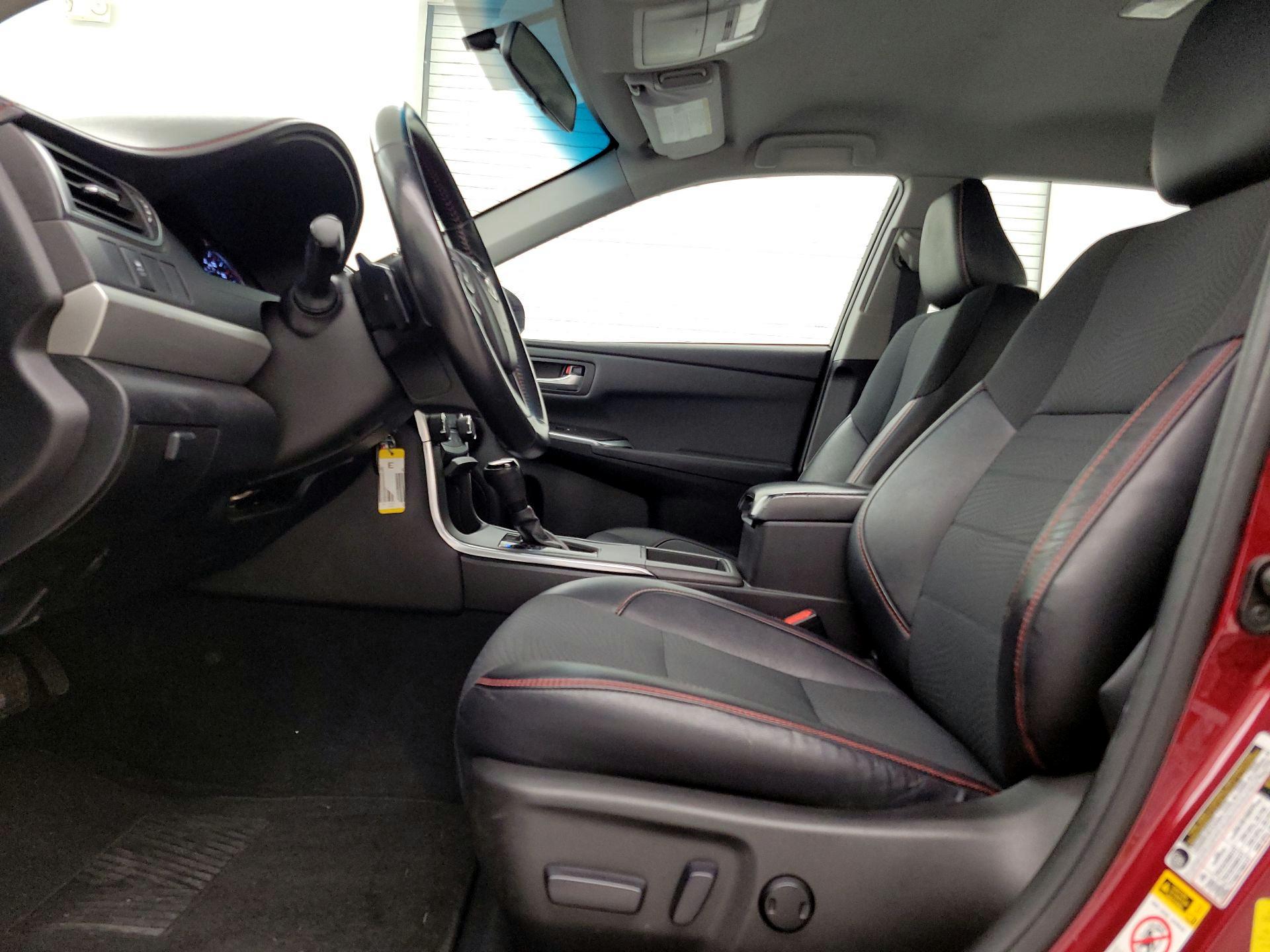 Thumbnail: 2016 Toyota Camry - 11