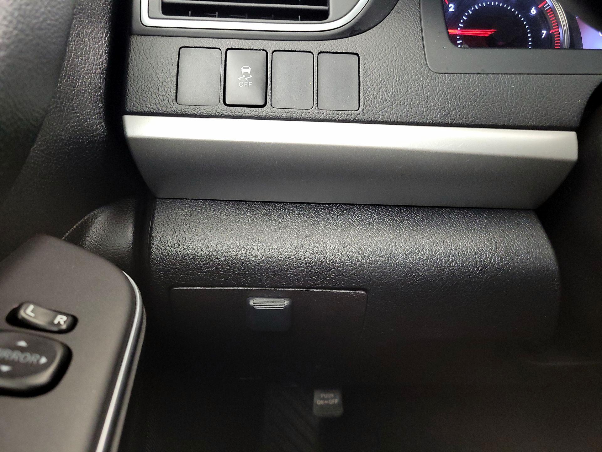 Thumbnail: 2016 Toyota Camry - 13